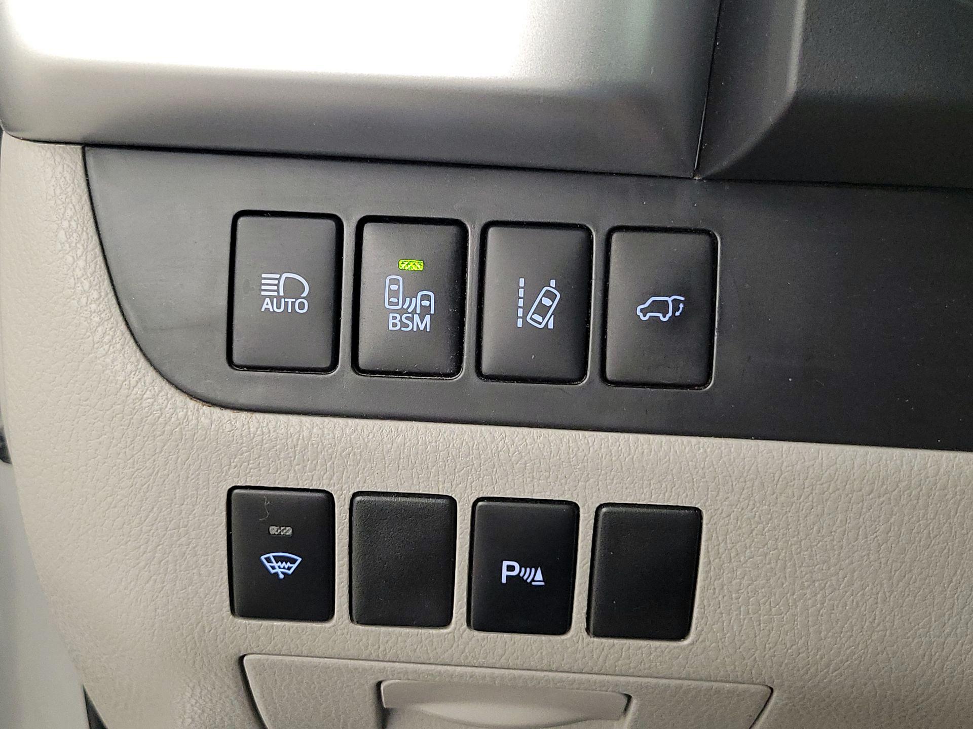 Thumbnail: 2015 Toyota Highlander - 13