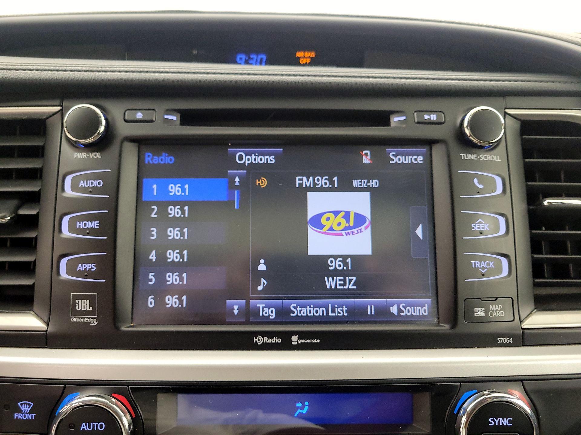 Thumbnail: 2015 Toyota Highlander - 15