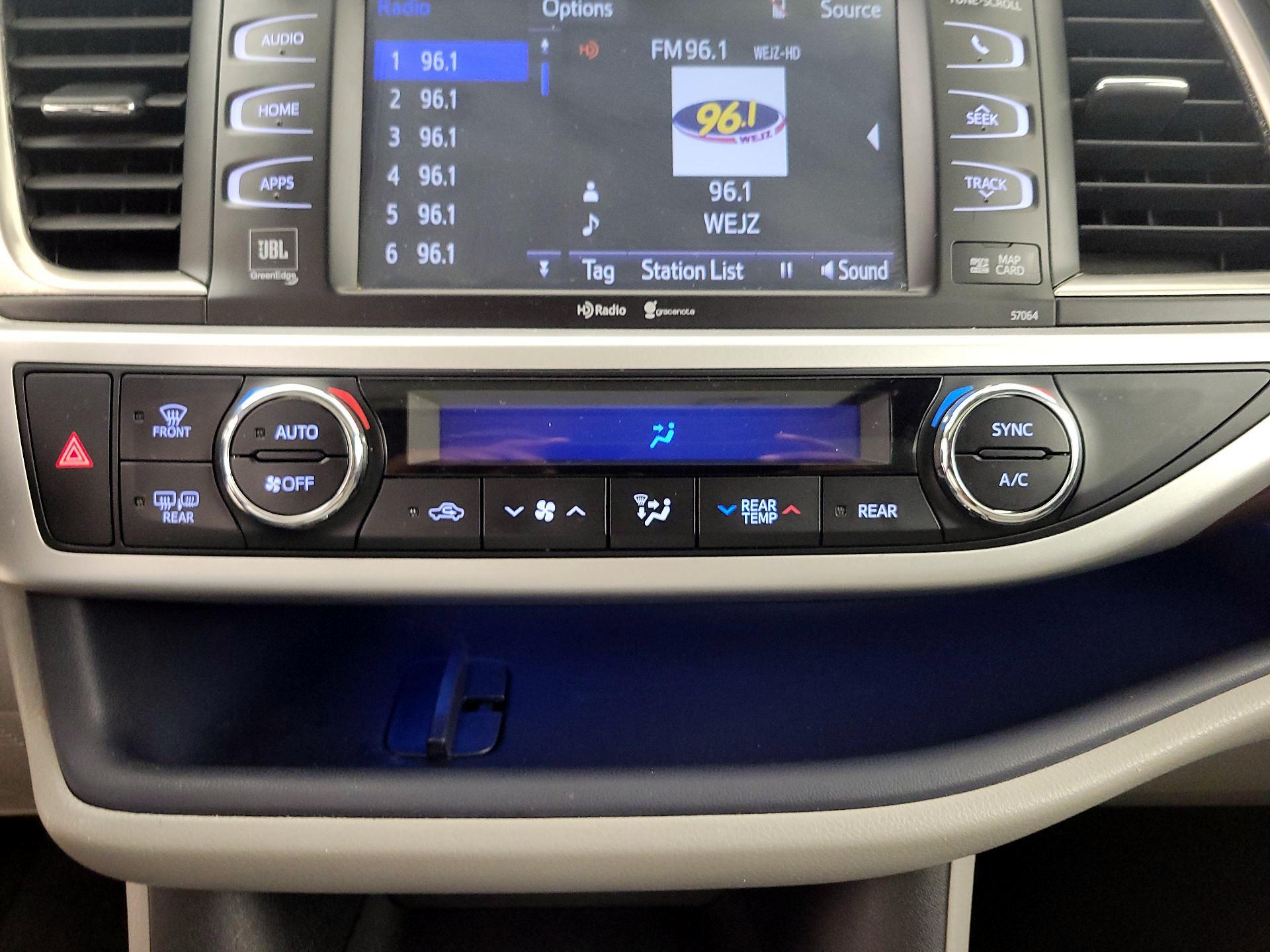 Thumbnail: 2015 Toyota Highlander - 16