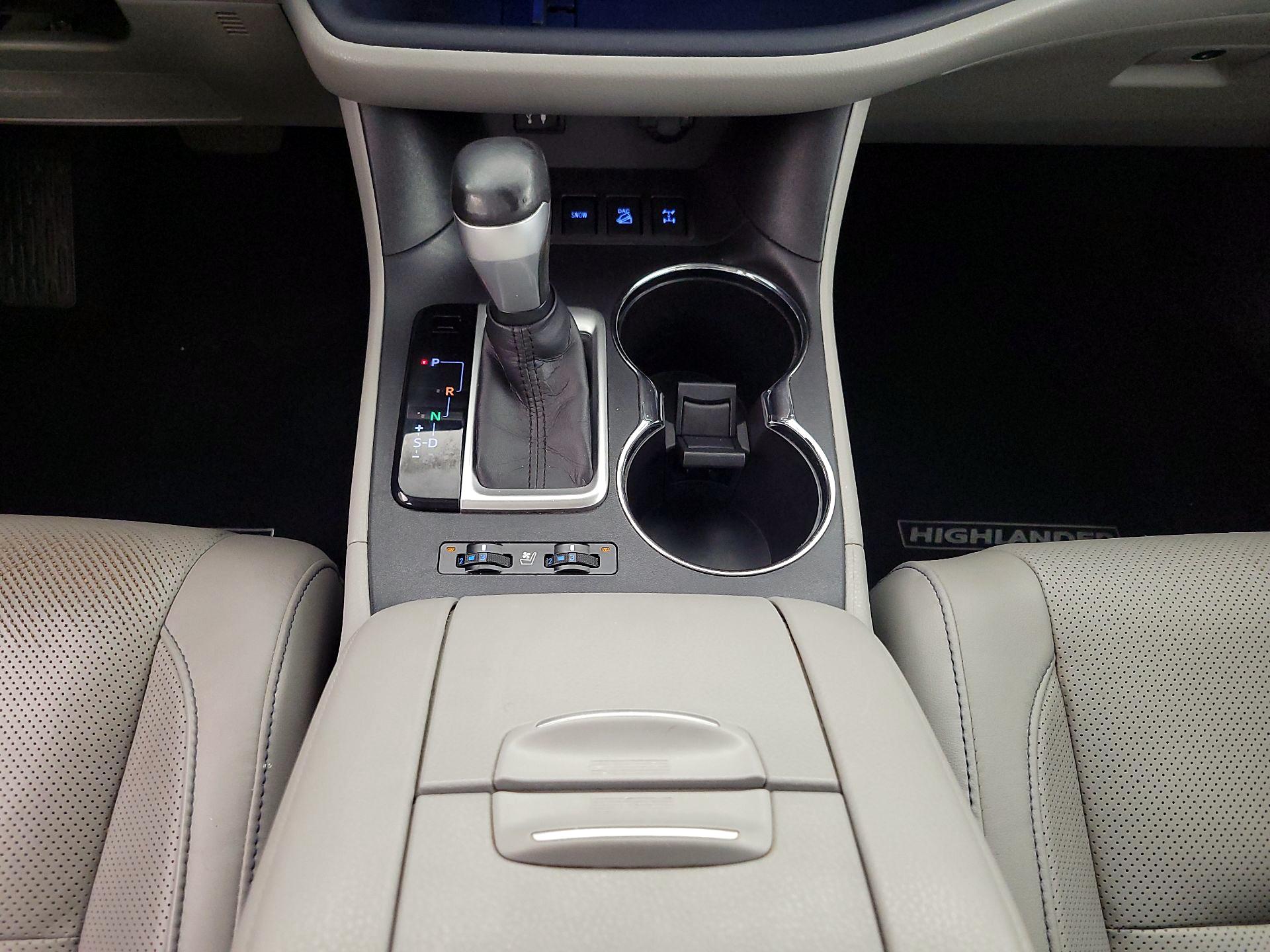 Thumbnail: 2015 Toyota Highlander - 17