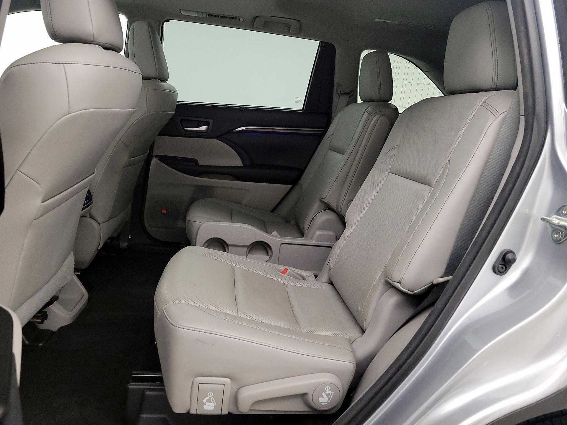 Thumbnail: 2015 Toyota Highlander - 20