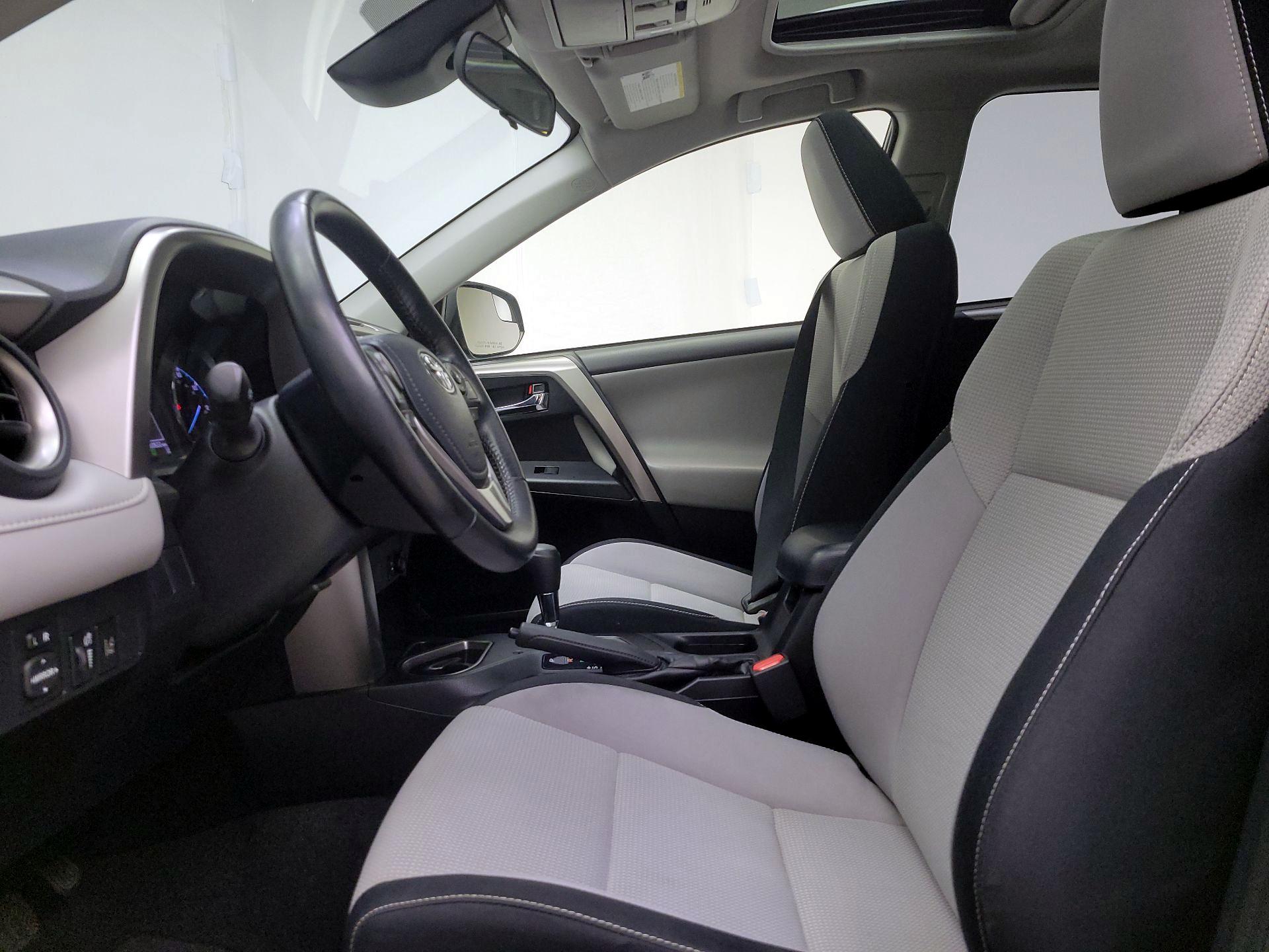 Thumbnail: 2018 Toyota RAV4 - 11