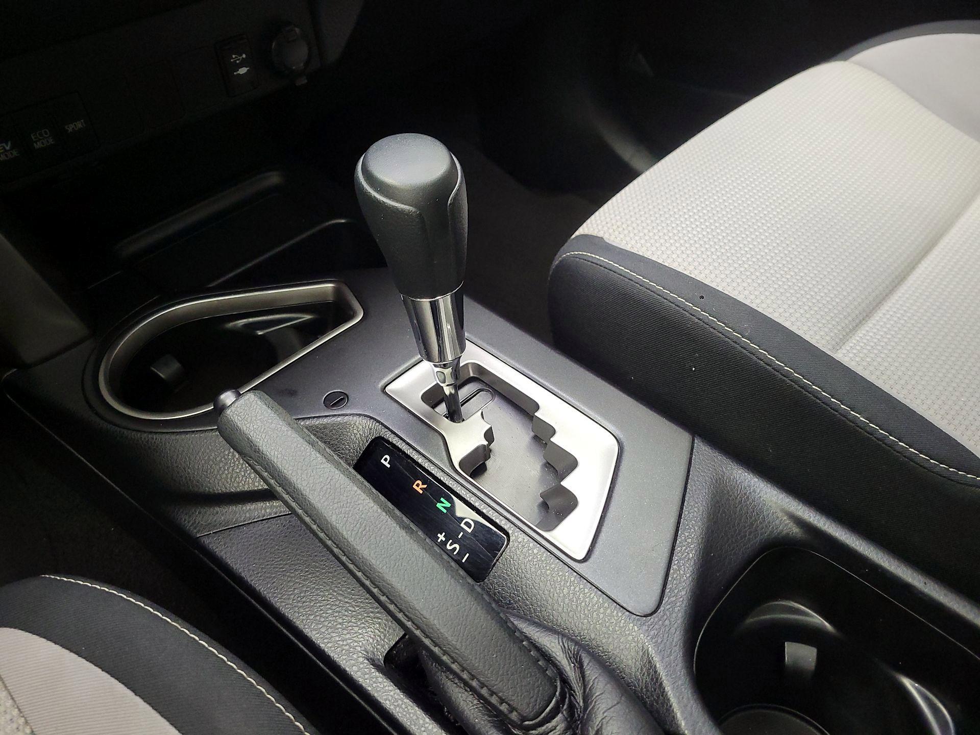 Thumbnail: 2018 Toyota RAV4 - 17