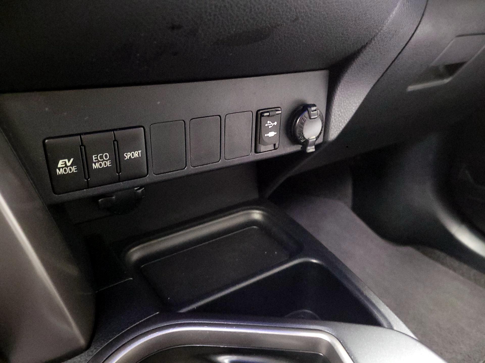 Thumbnail: 2018 Toyota RAV4 - 18