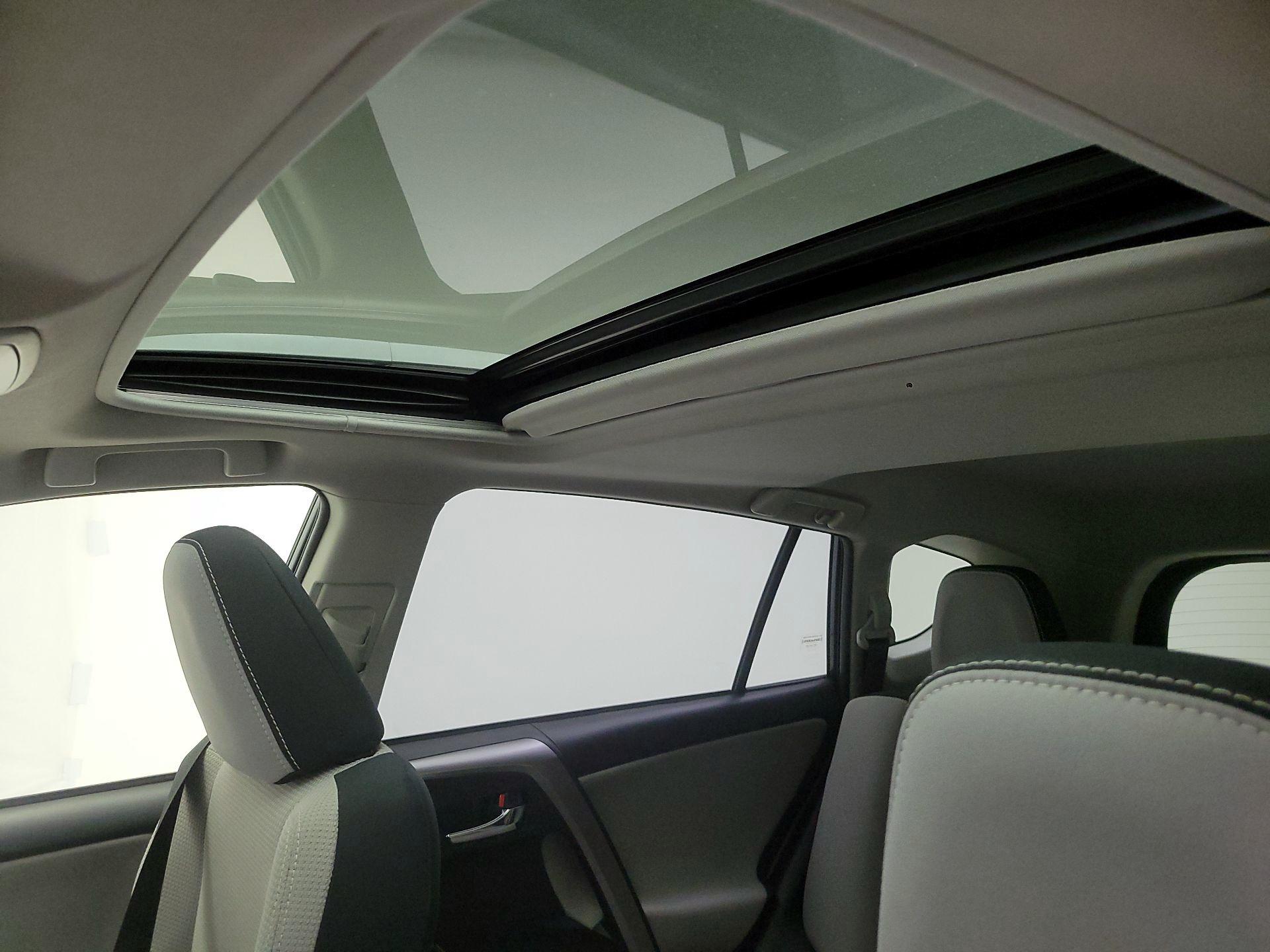 Thumbnail: 2018 Toyota RAV4 - 19