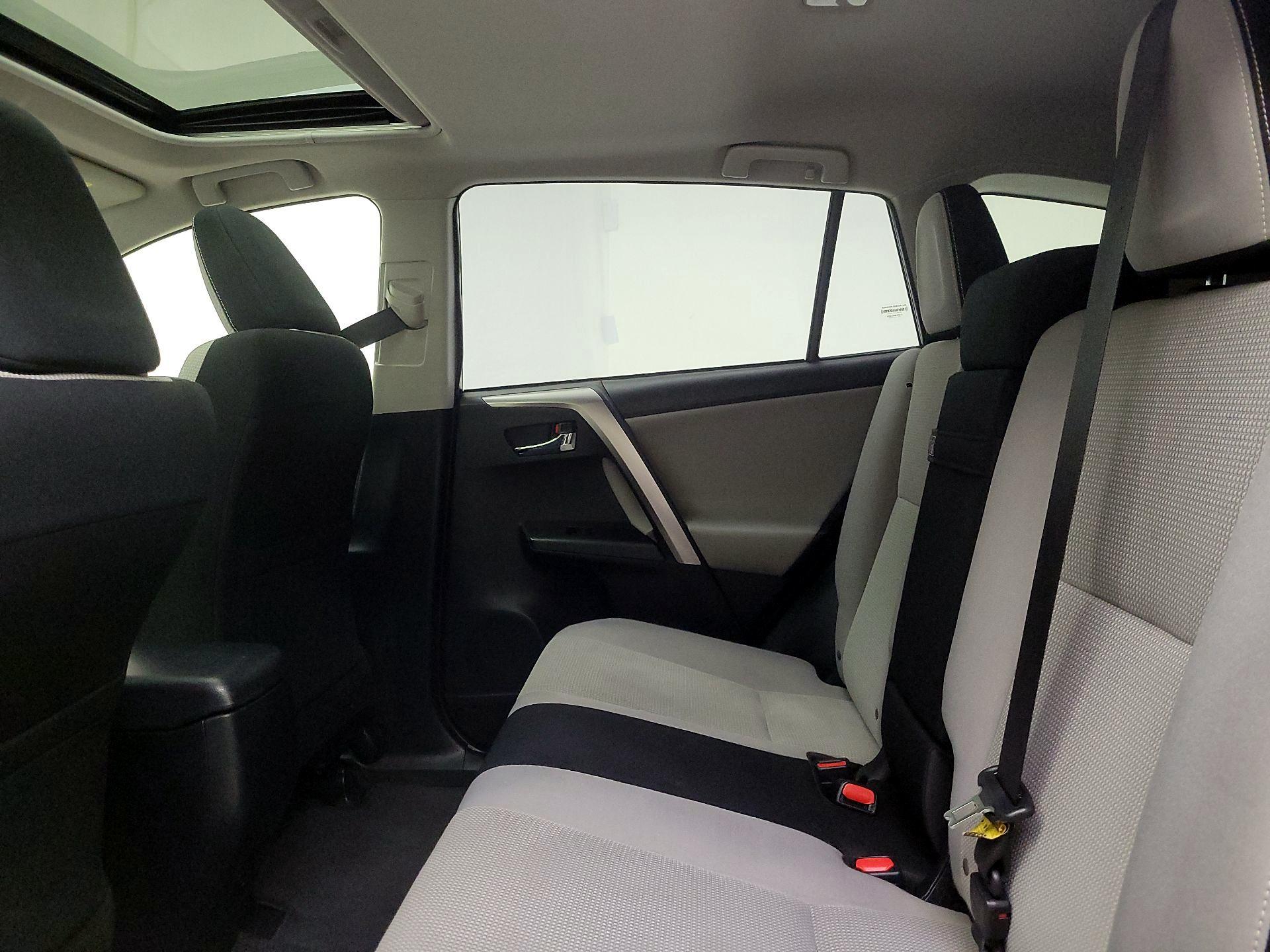 Thumbnail: 2018 Toyota RAV4 - 20