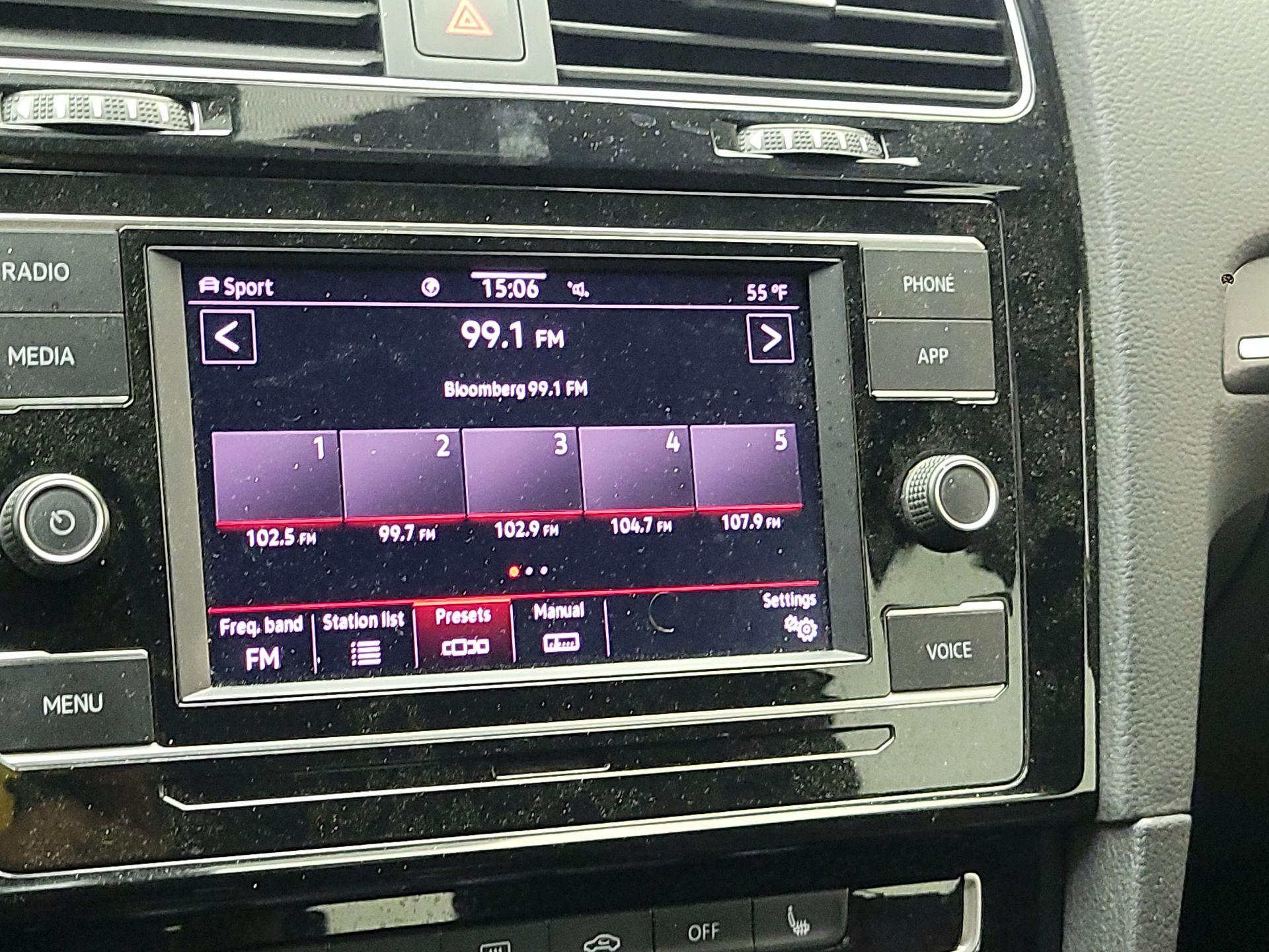 Thumbnail: 2020 Volkswagen Golf - 15