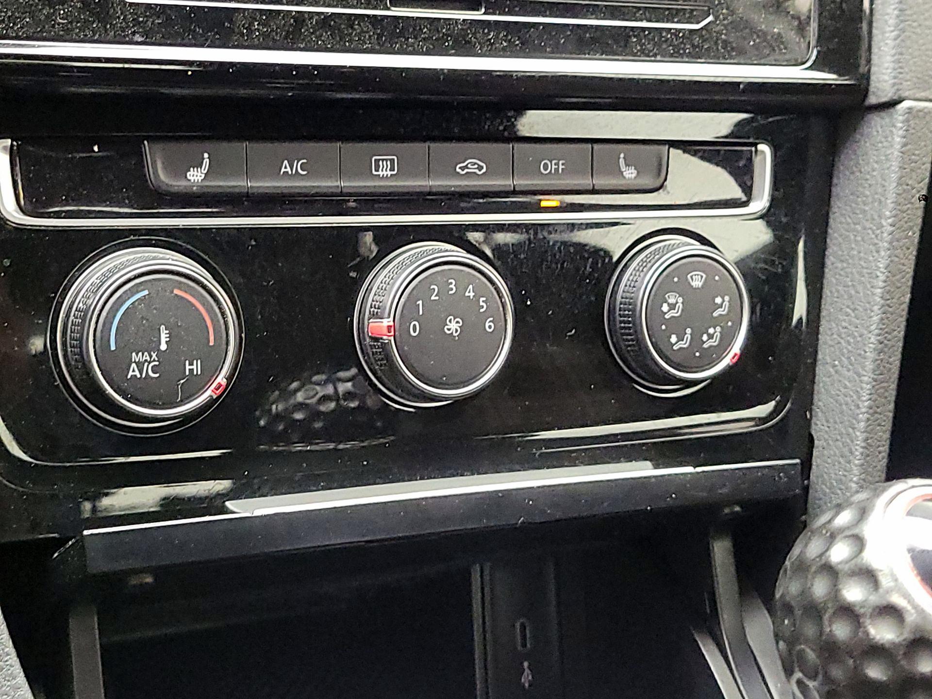 Thumbnail: 2020 Volkswagen Golf - 16