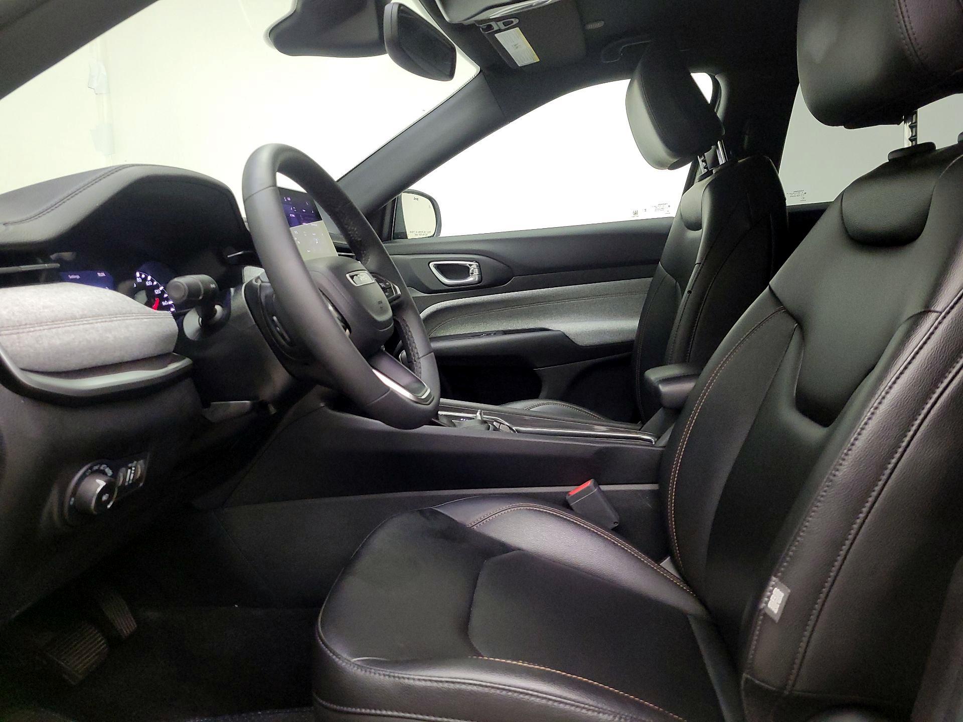 Thumbnail: 2023 Jeep Compass - 11