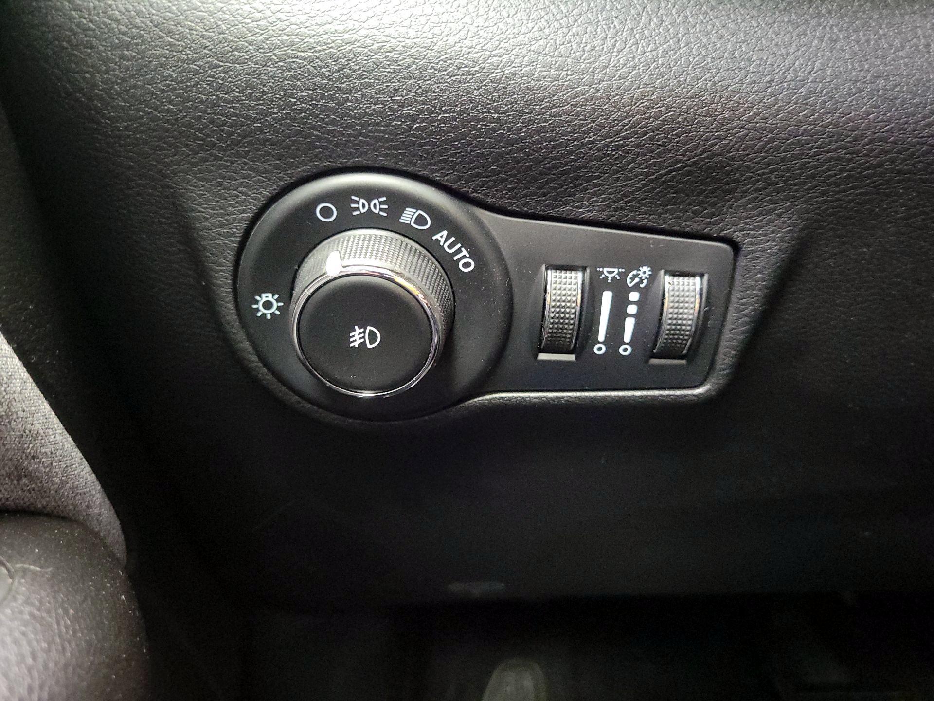 Thumbnail: 2023 Jeep Compass - 13