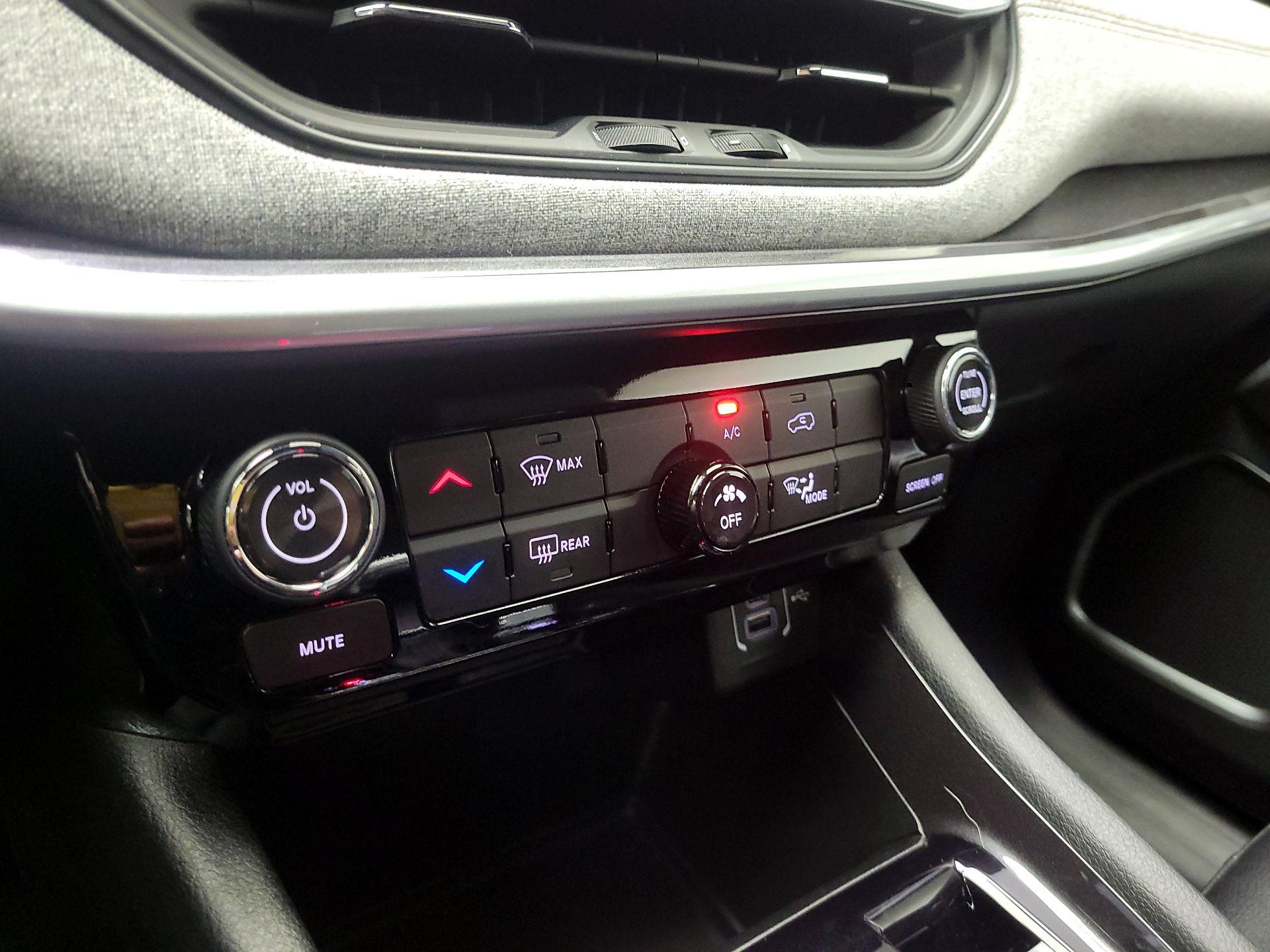 Thumbnail: 2023 Jeep Compass - 16