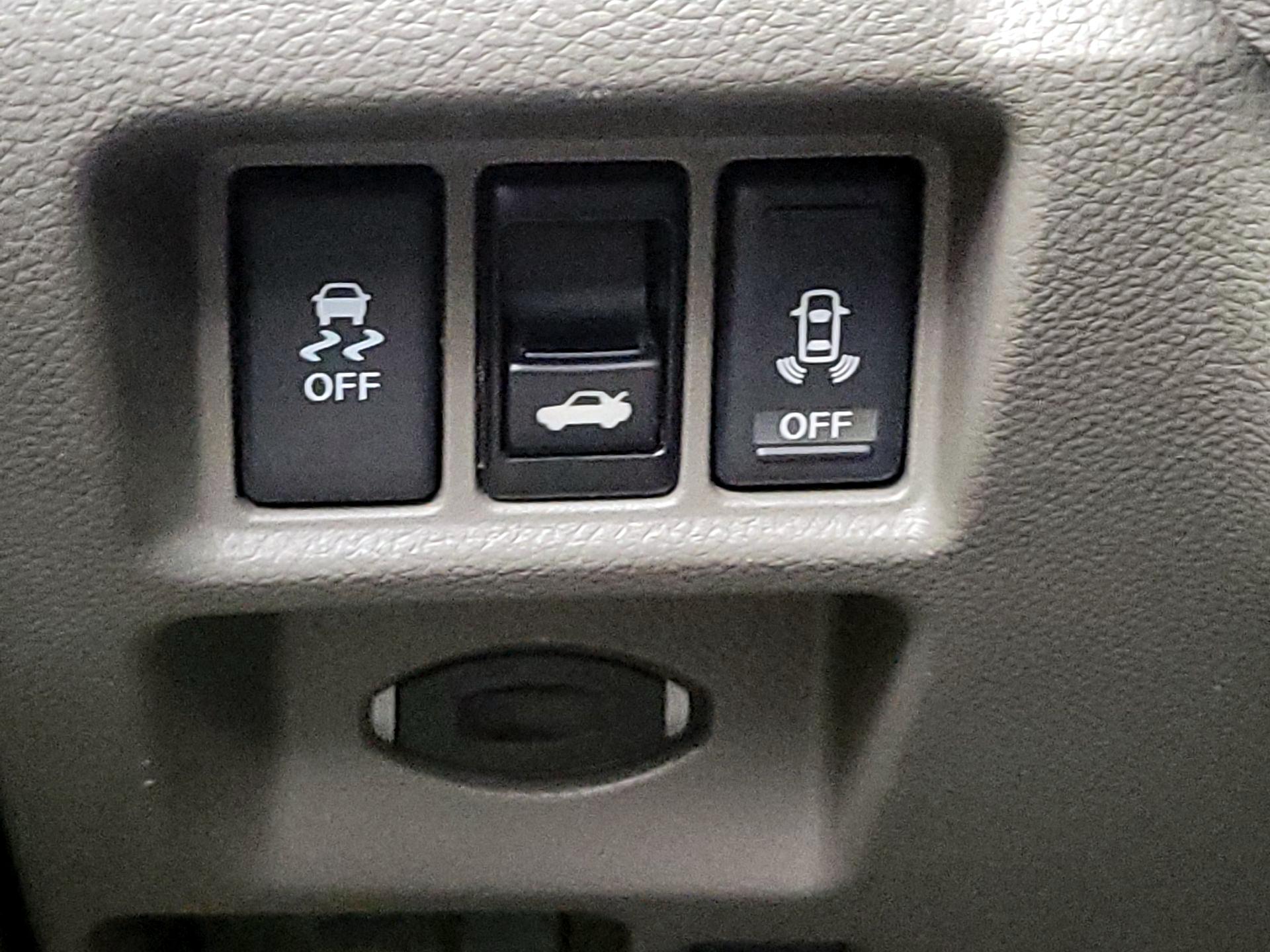 Thumbnail: 2014 INFINITI Q60 - 13