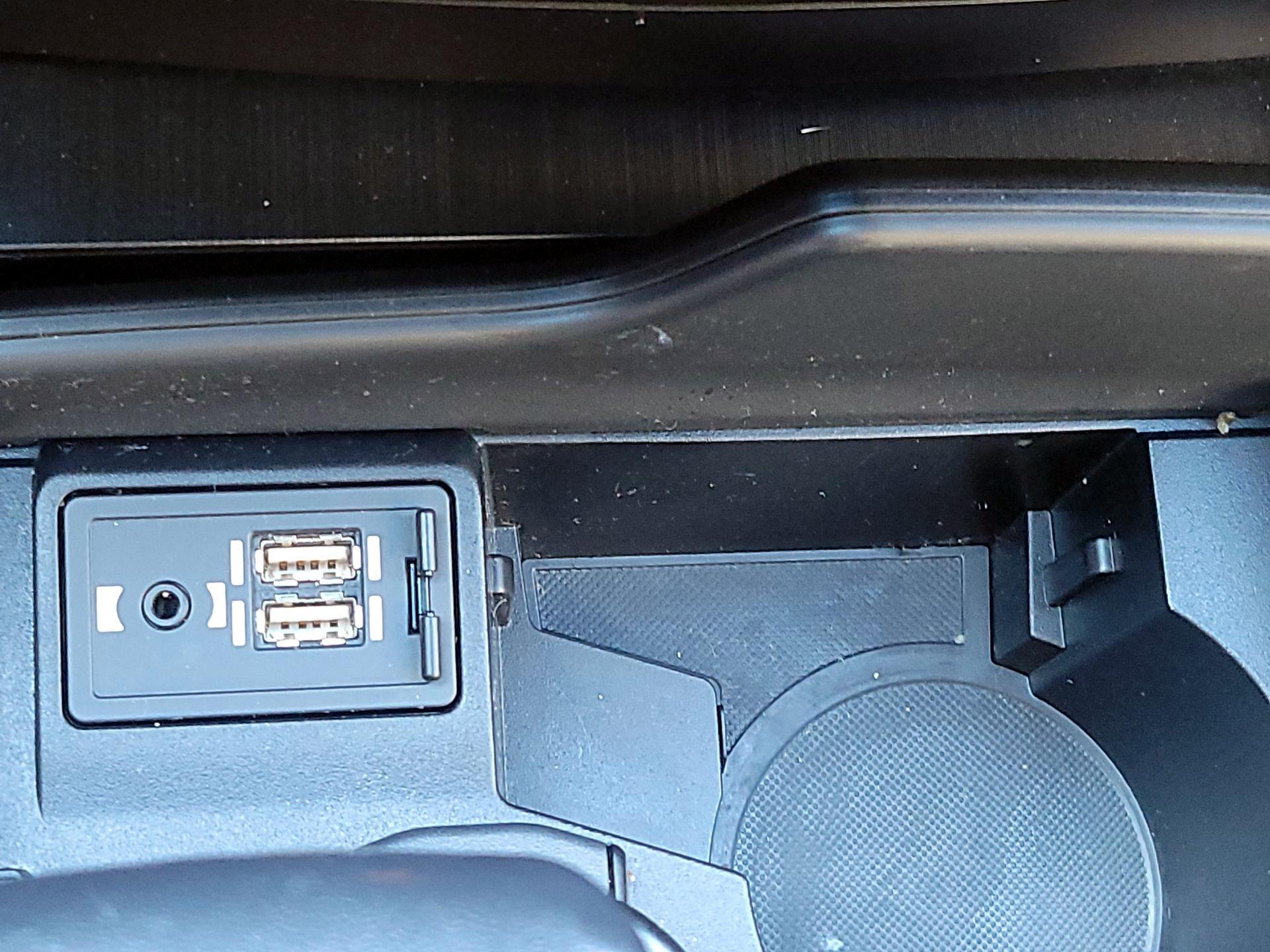 Thumbnail: 2020 Lexus ES - 18