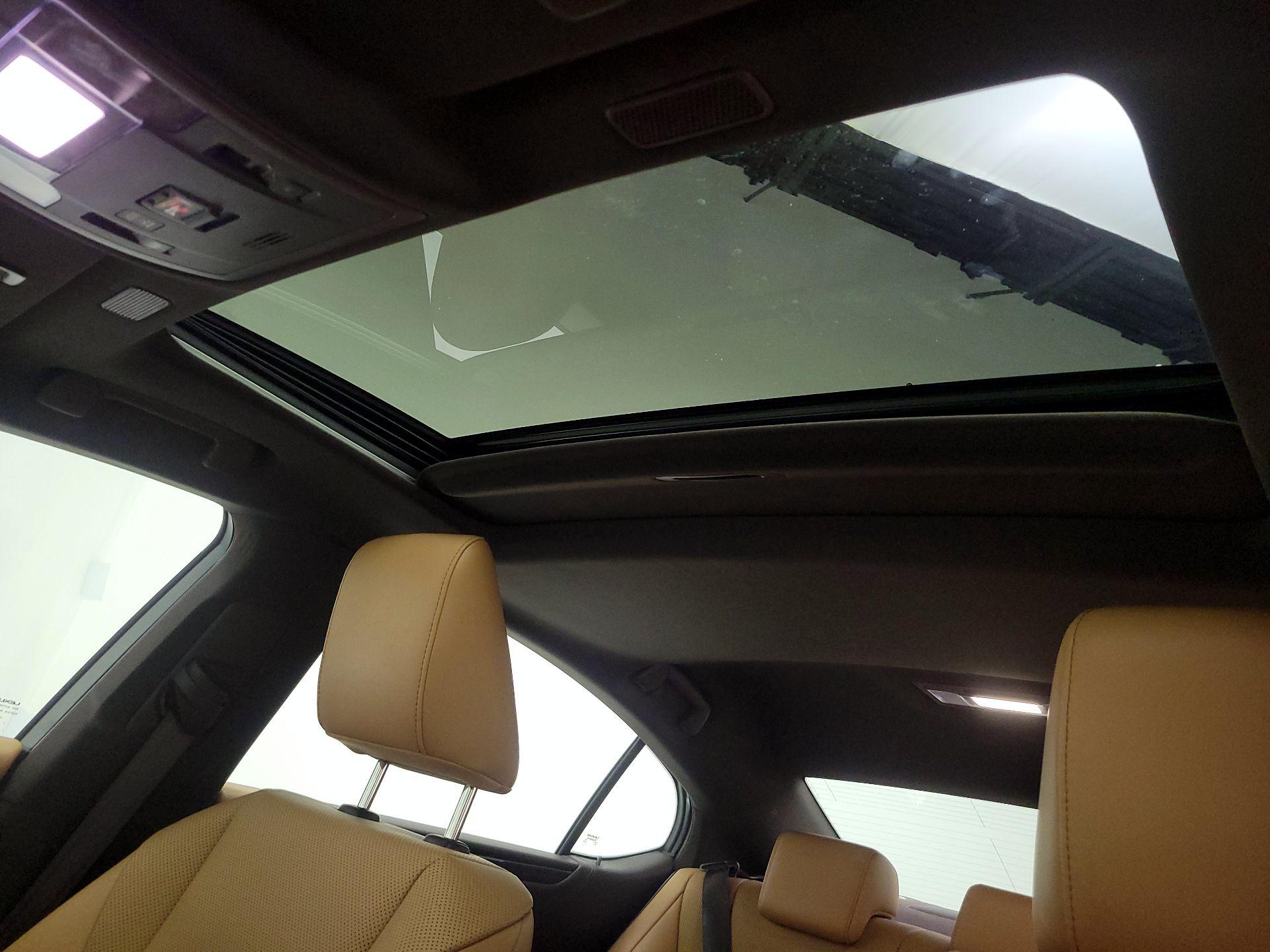 Thumbnail: 2020 Lexus ES - 19