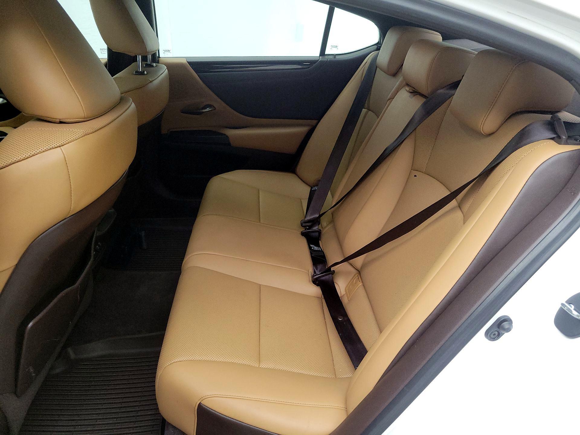 Thumbnail: 2020 Lexus ES - 20