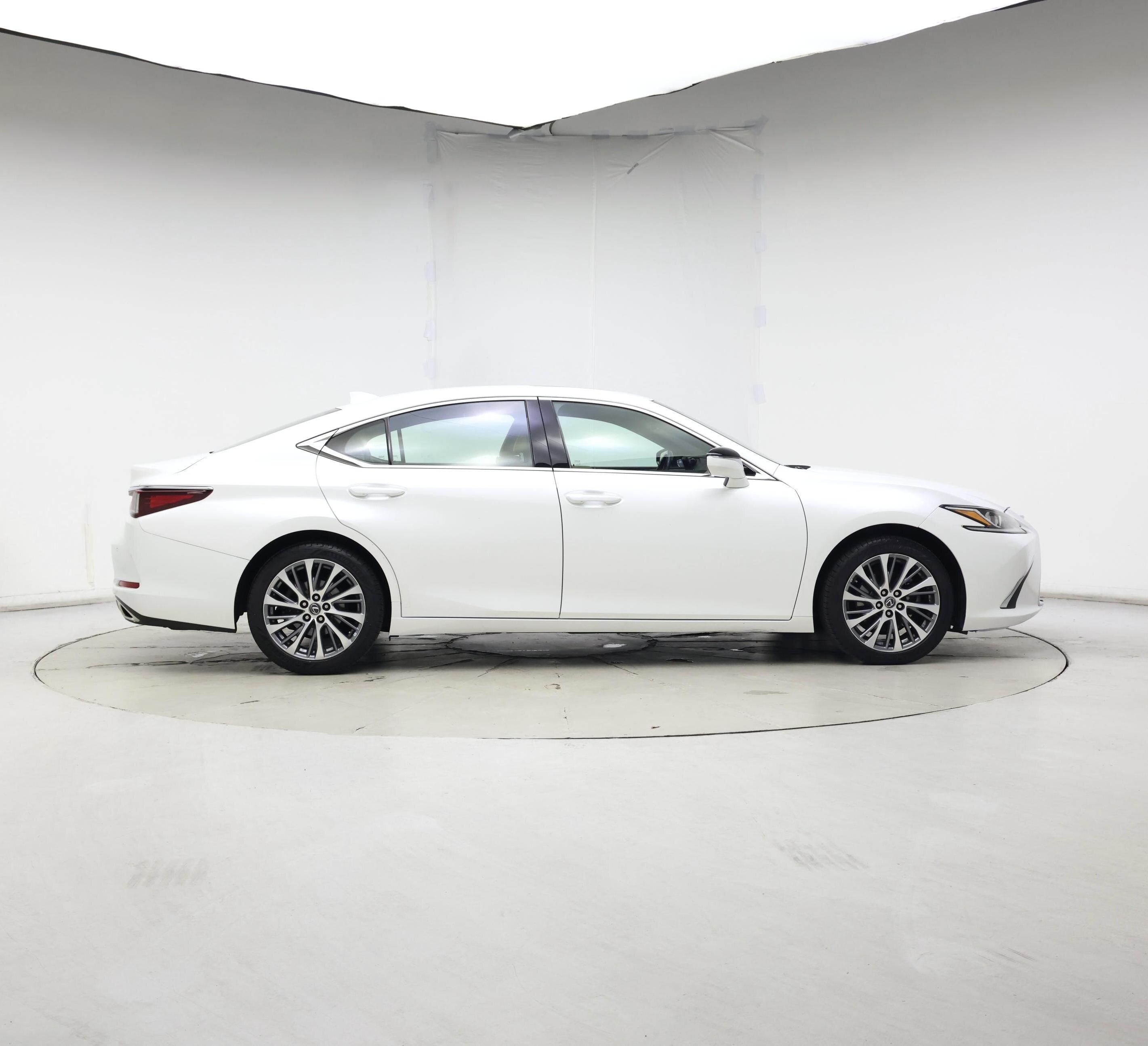 Thumbnail: 2020 Lexus ES - 7