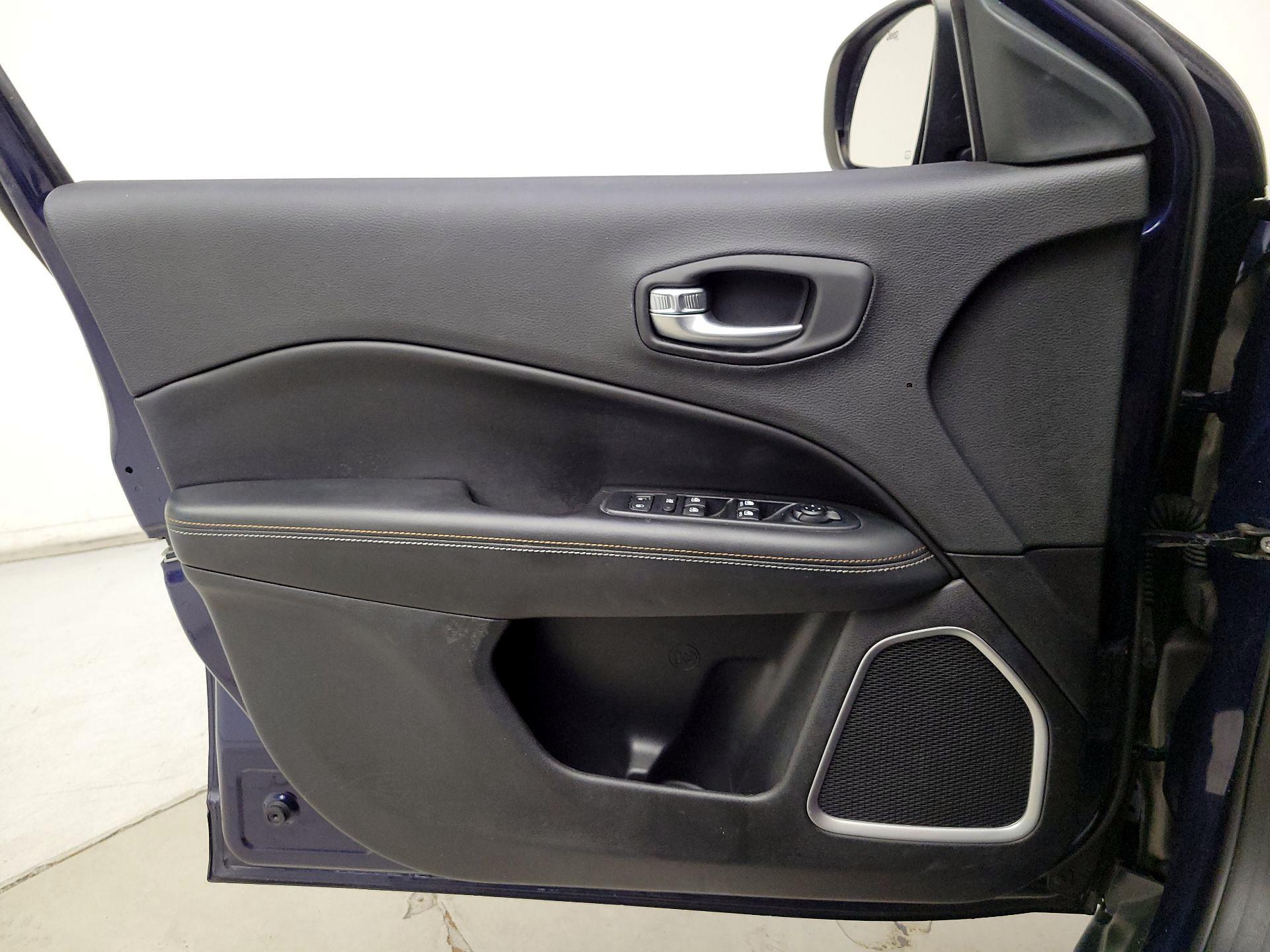 Thumbnail: 2018 Jeep Compass - 12