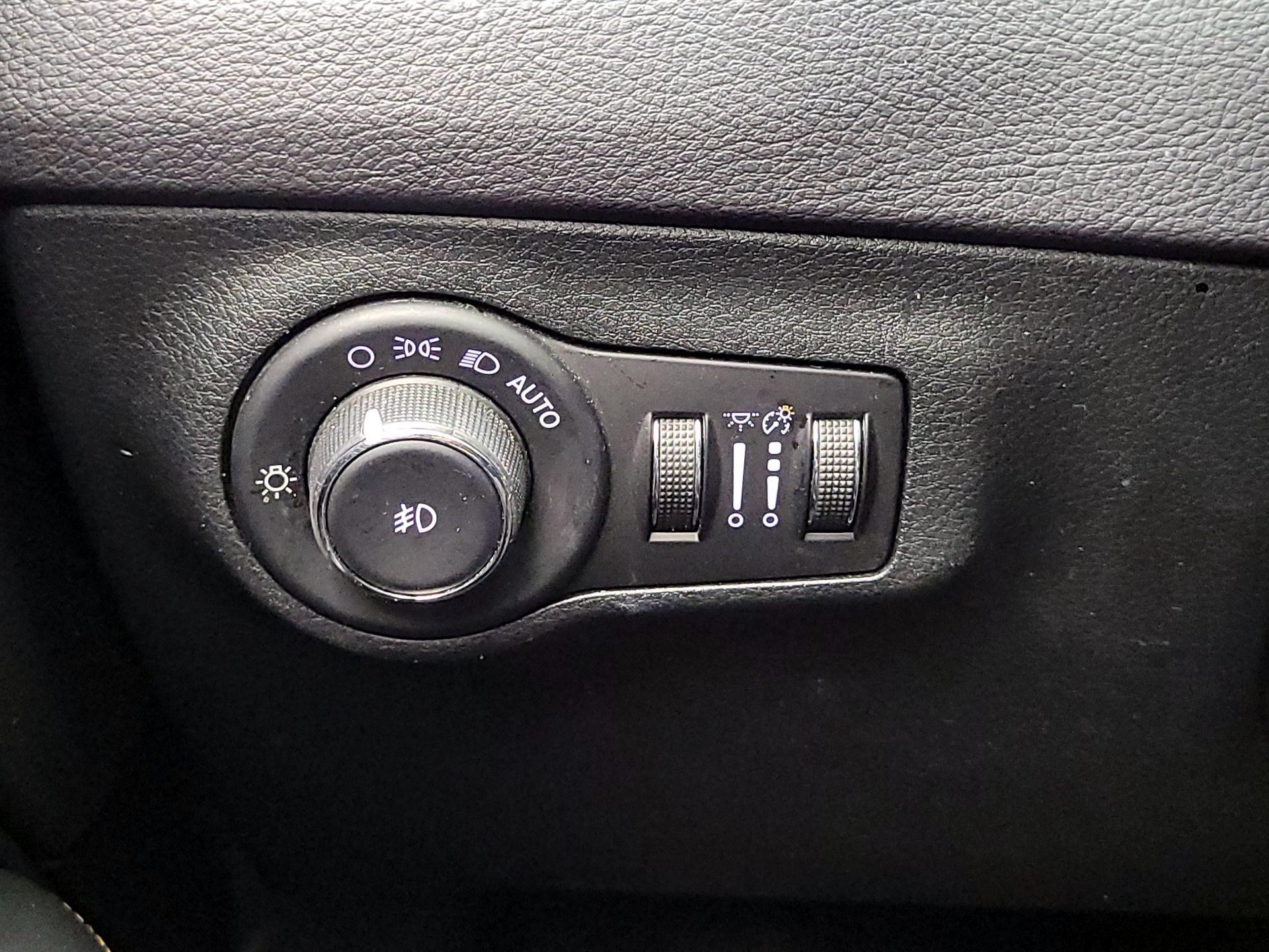 Thumbnail: 2018 Jeep Compass - 13