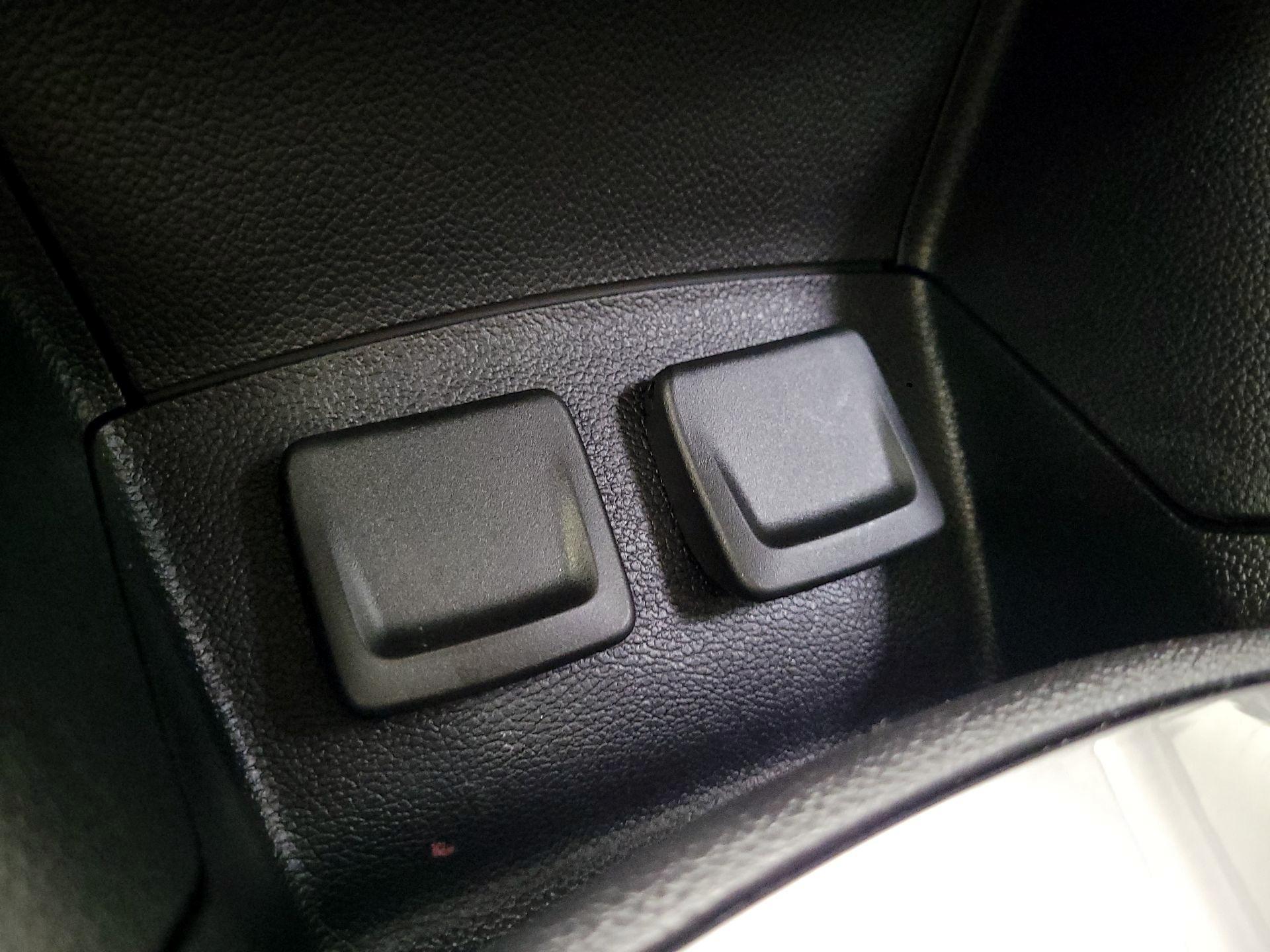 Thumbnail: 2017 Ford Fusion - 18