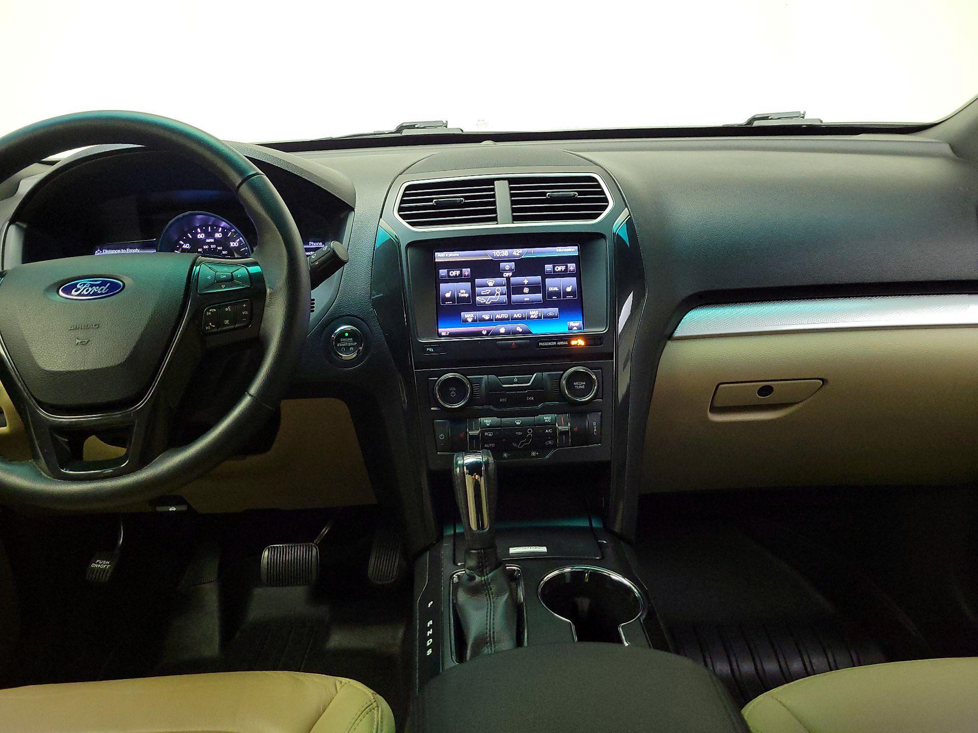 Thumbnail: 2016 Ford Explorer - 9