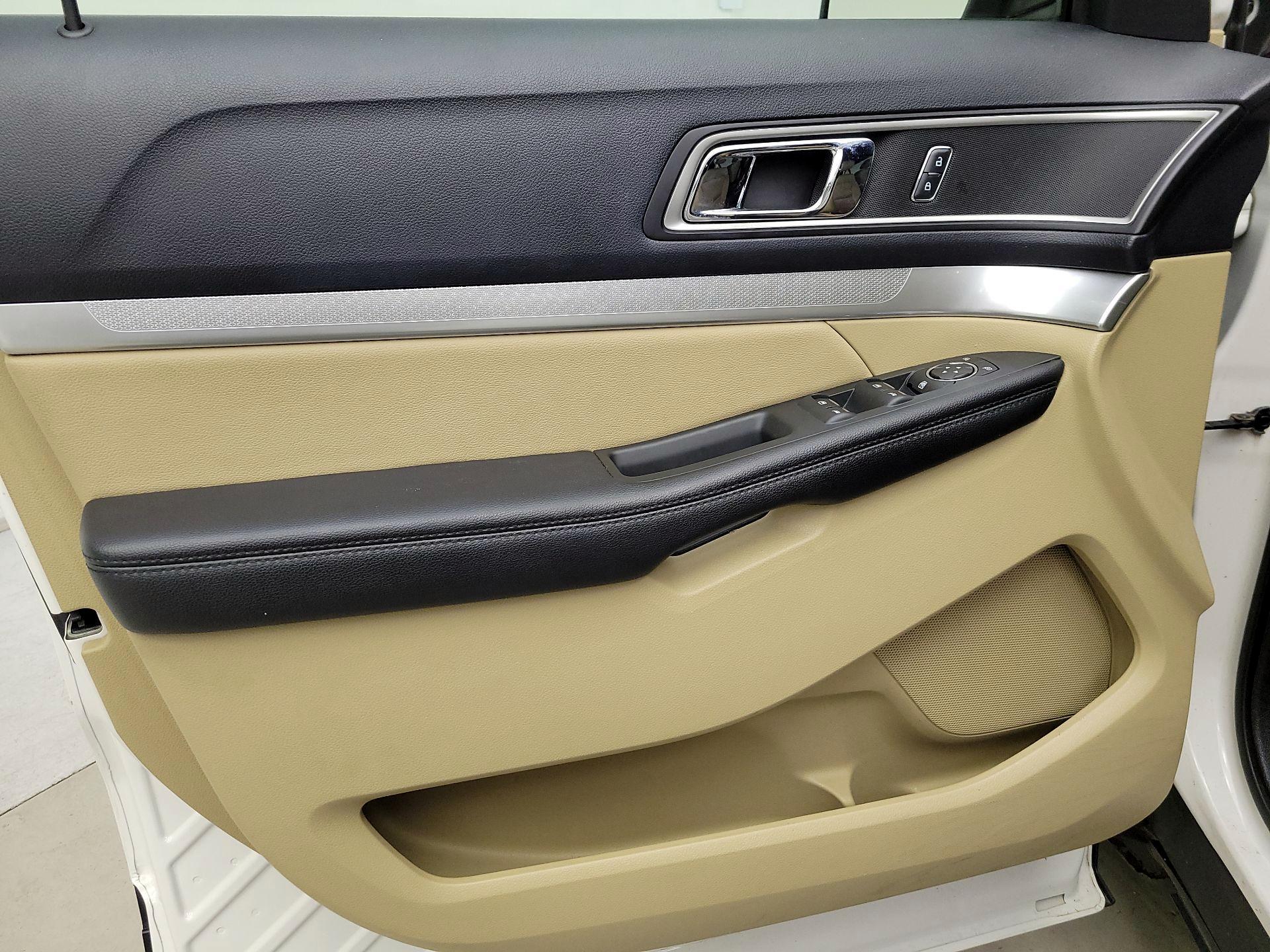 Thumbnail: 2016 Ford Explorer - 12