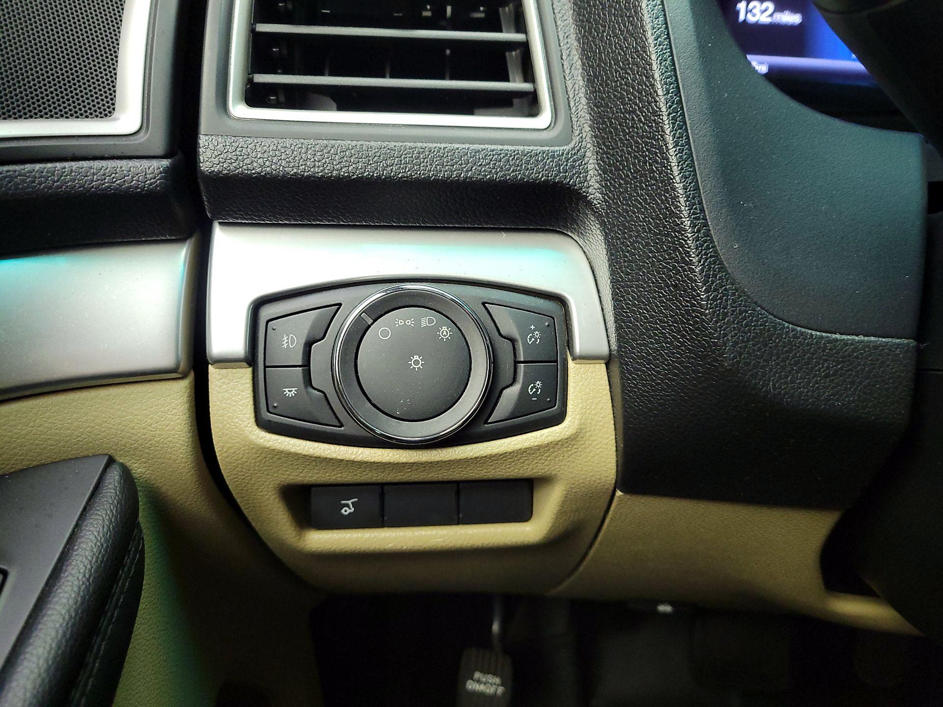 Thumbnail: 2016 Ford Explorer - 13