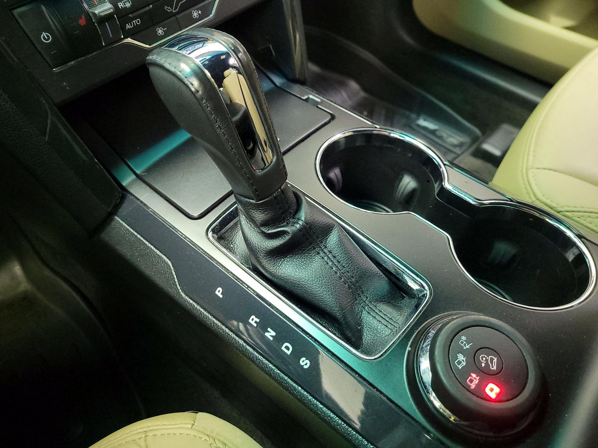 Thumbnail: 2016 Ford Explorer - 17