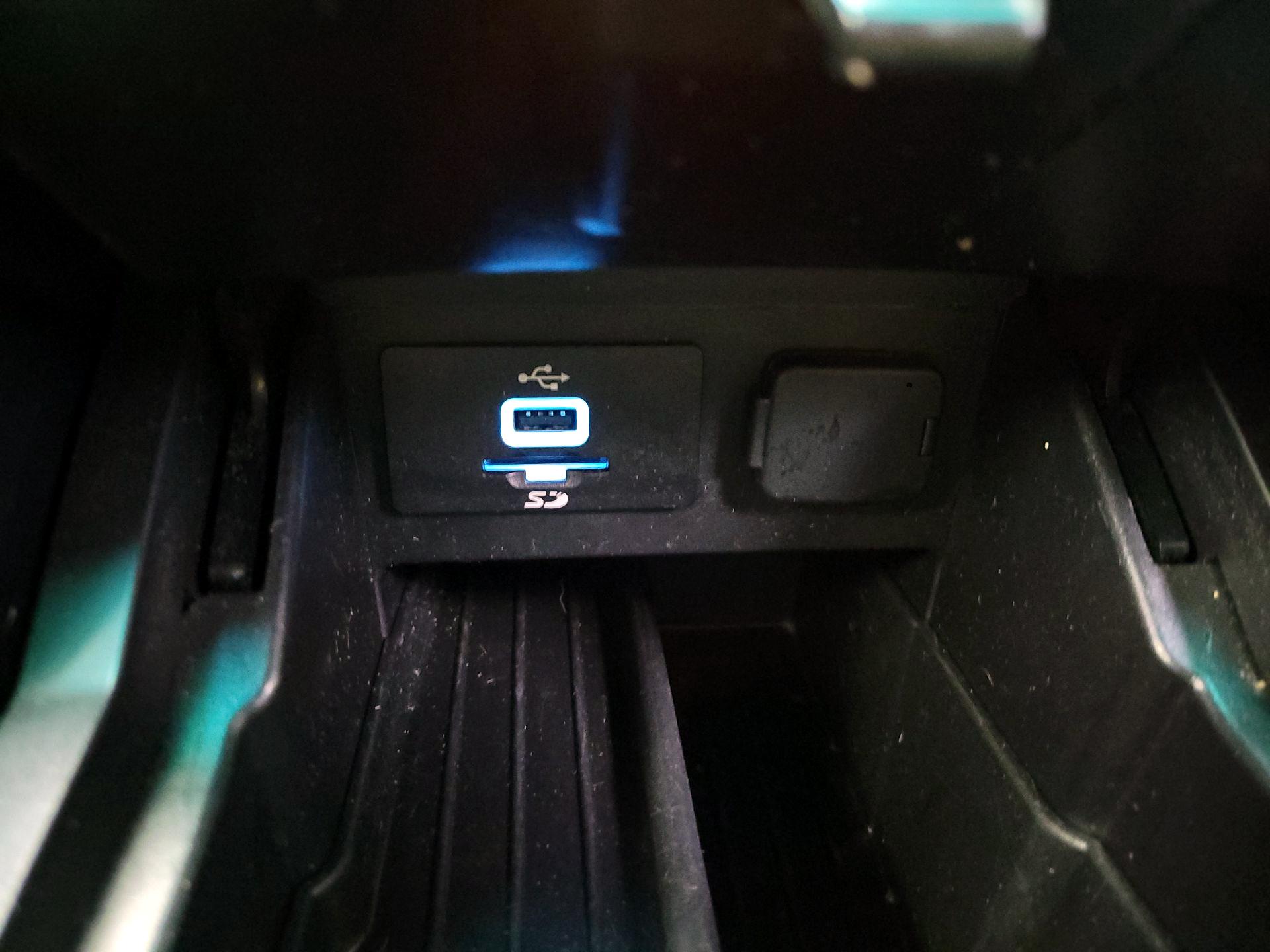 Thumbnail: 2016 Ford Explorer - 18