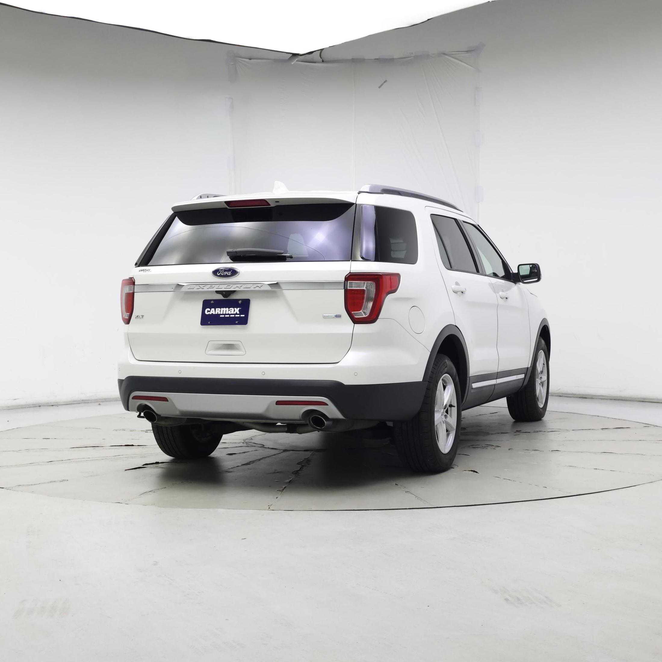 Thumbnail: 2016 Ford Explorer - 8