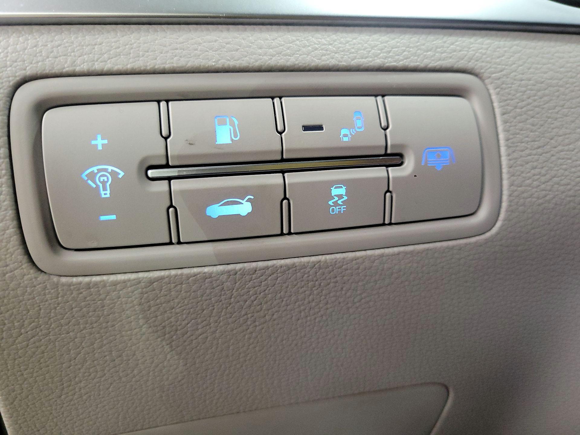 Thumbnail: 2016 Hyundai Genesis - 13