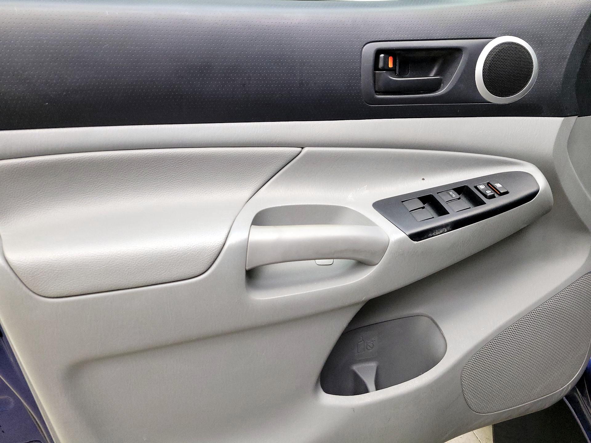 Thumbnail: 2014 Toyota Tacoma - 12