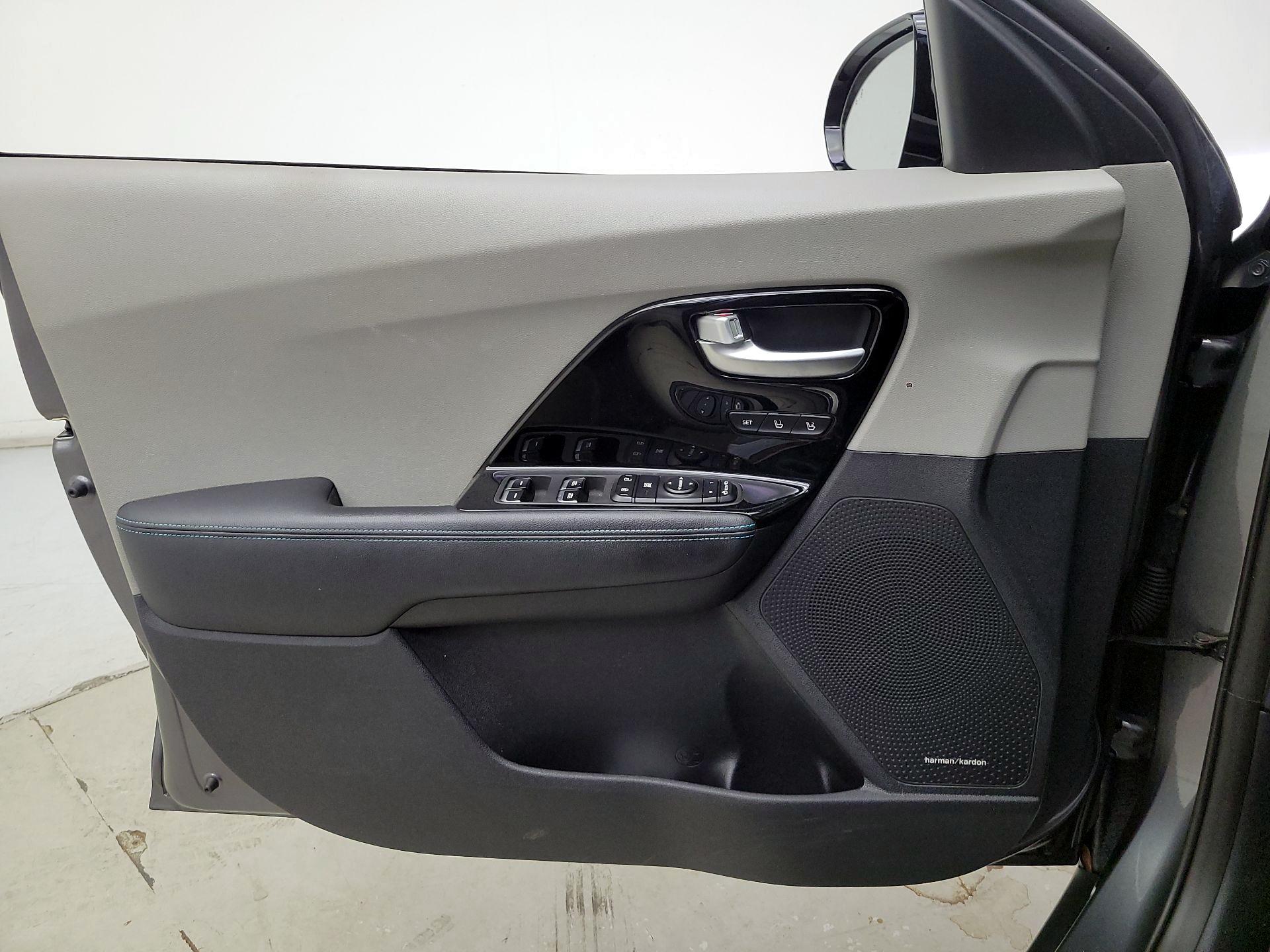 Thumbnail: 2017 Kia Niro - 12