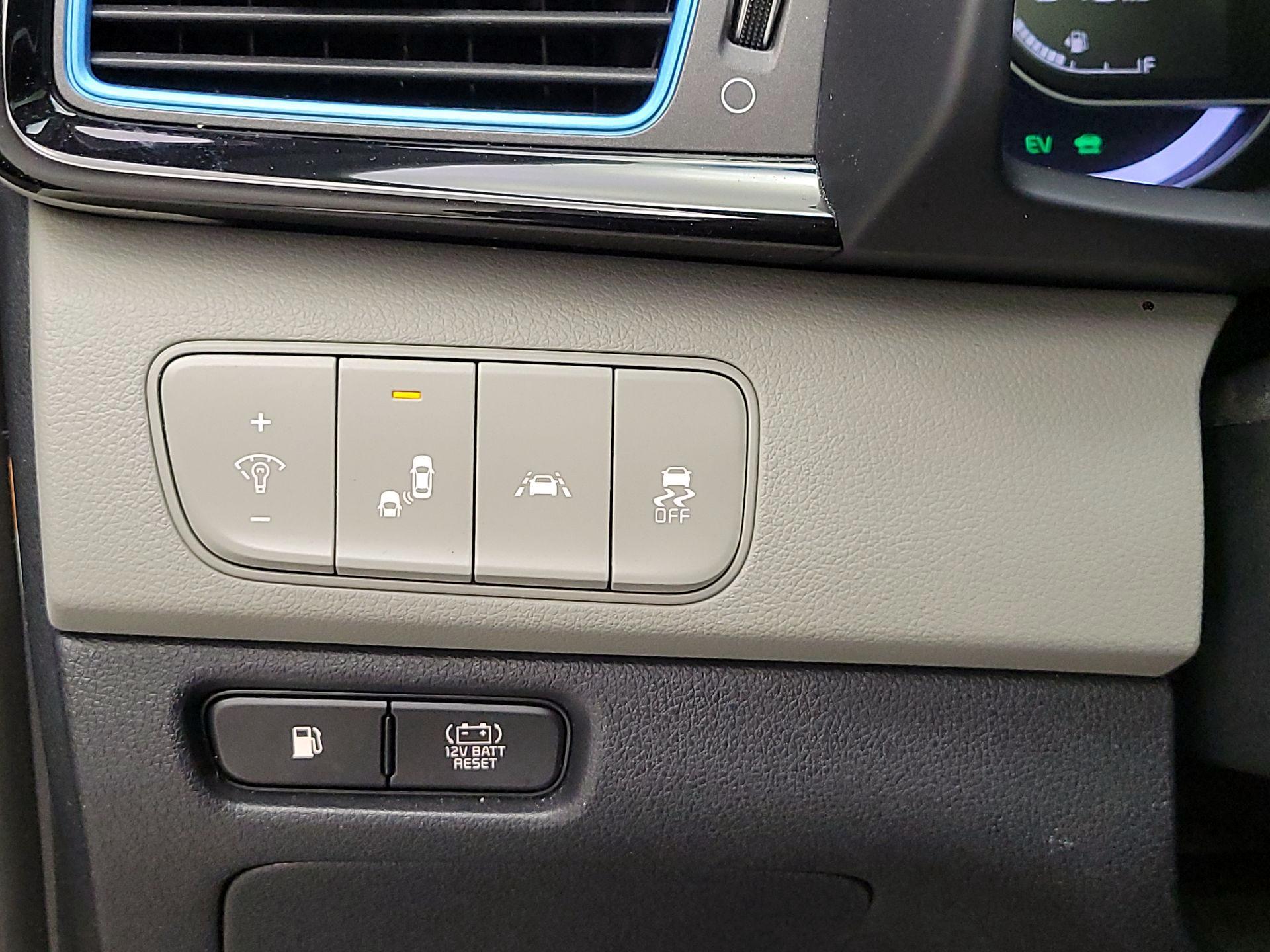 Thumbnail: 2017 Kia Niro - 13