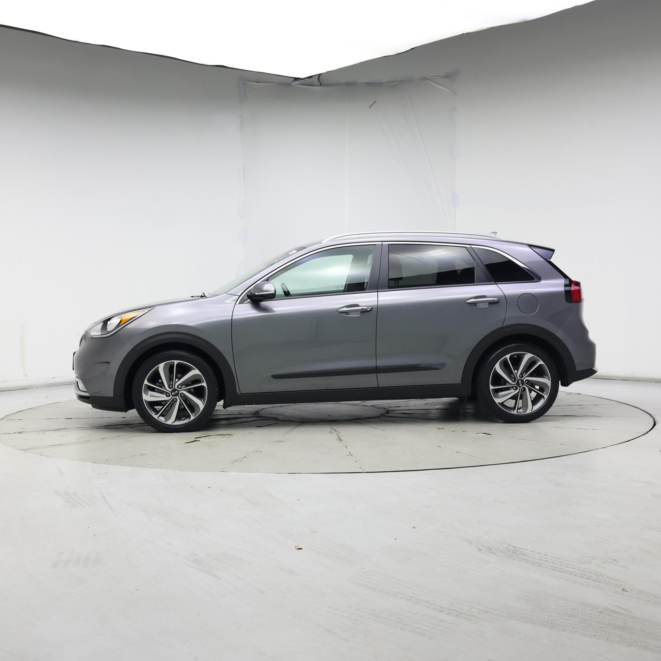 Thumbnail: 2017 Kia Niro - 3