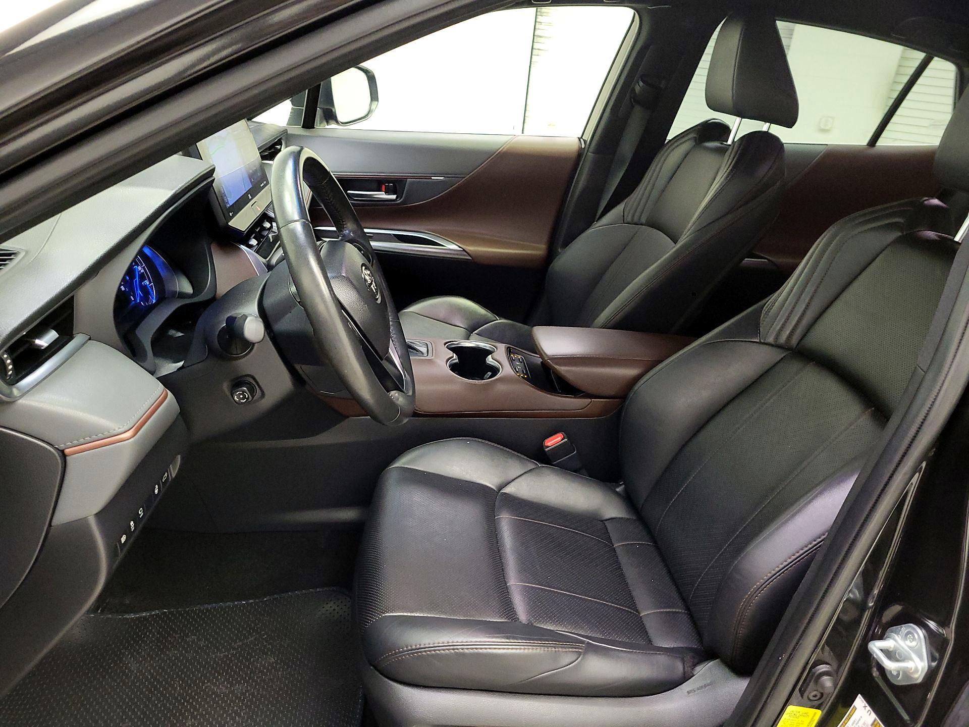 Thumbnail: 2021 Toyota Venza - 11