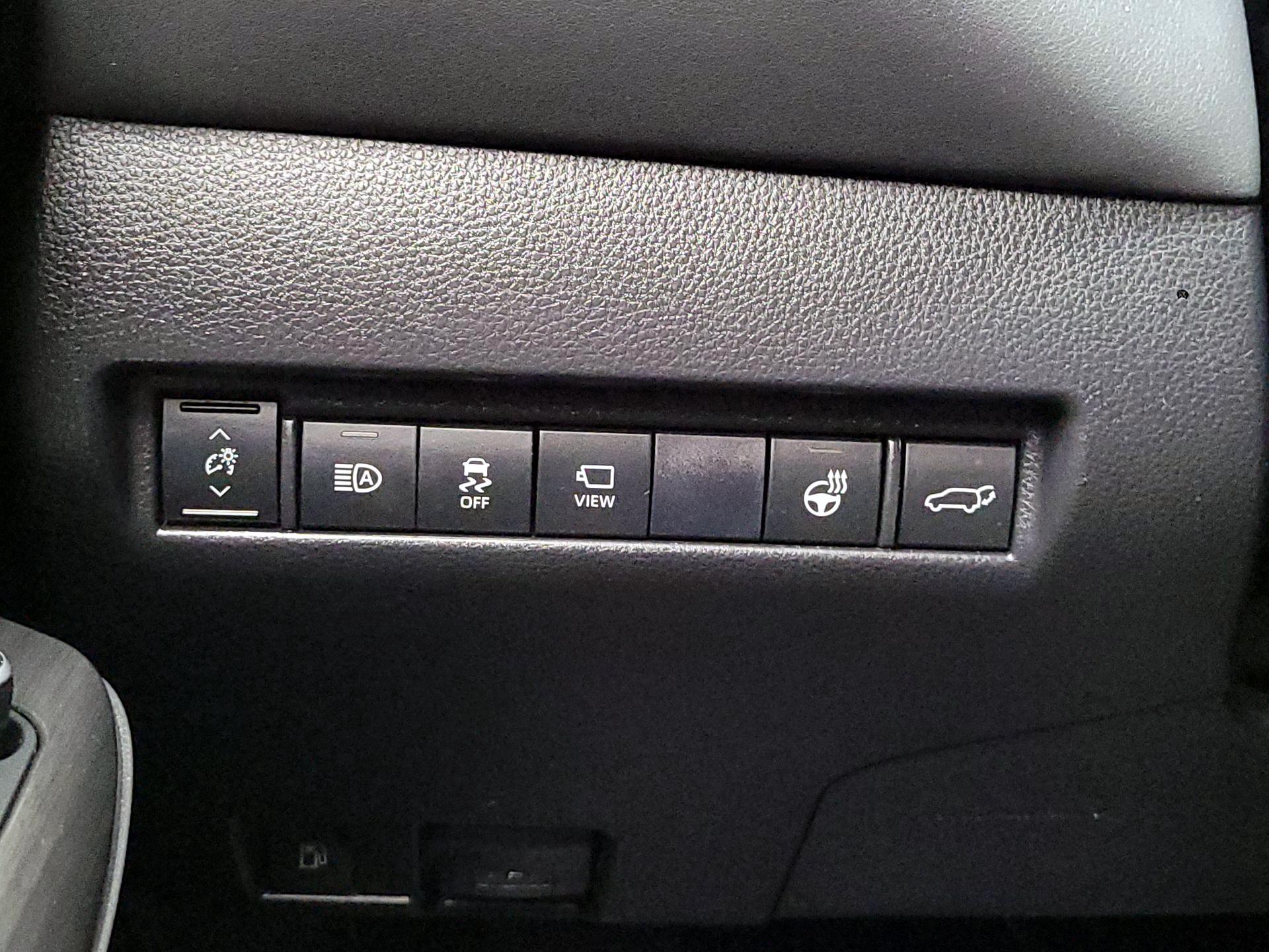 Thumbnail: 2021 Toyota Venza - 13