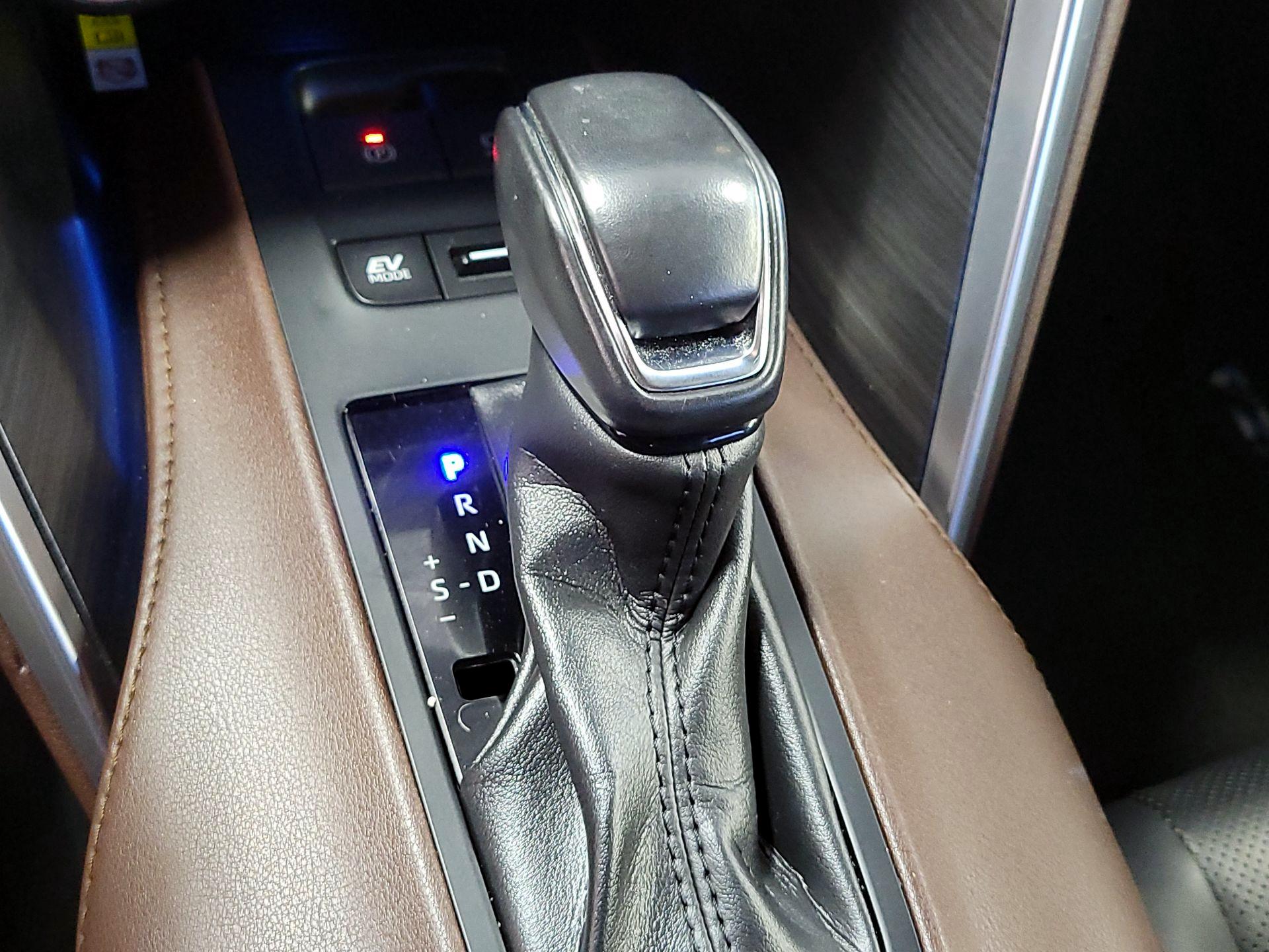 Thumbnail: 2021 Toyota Venza - 18