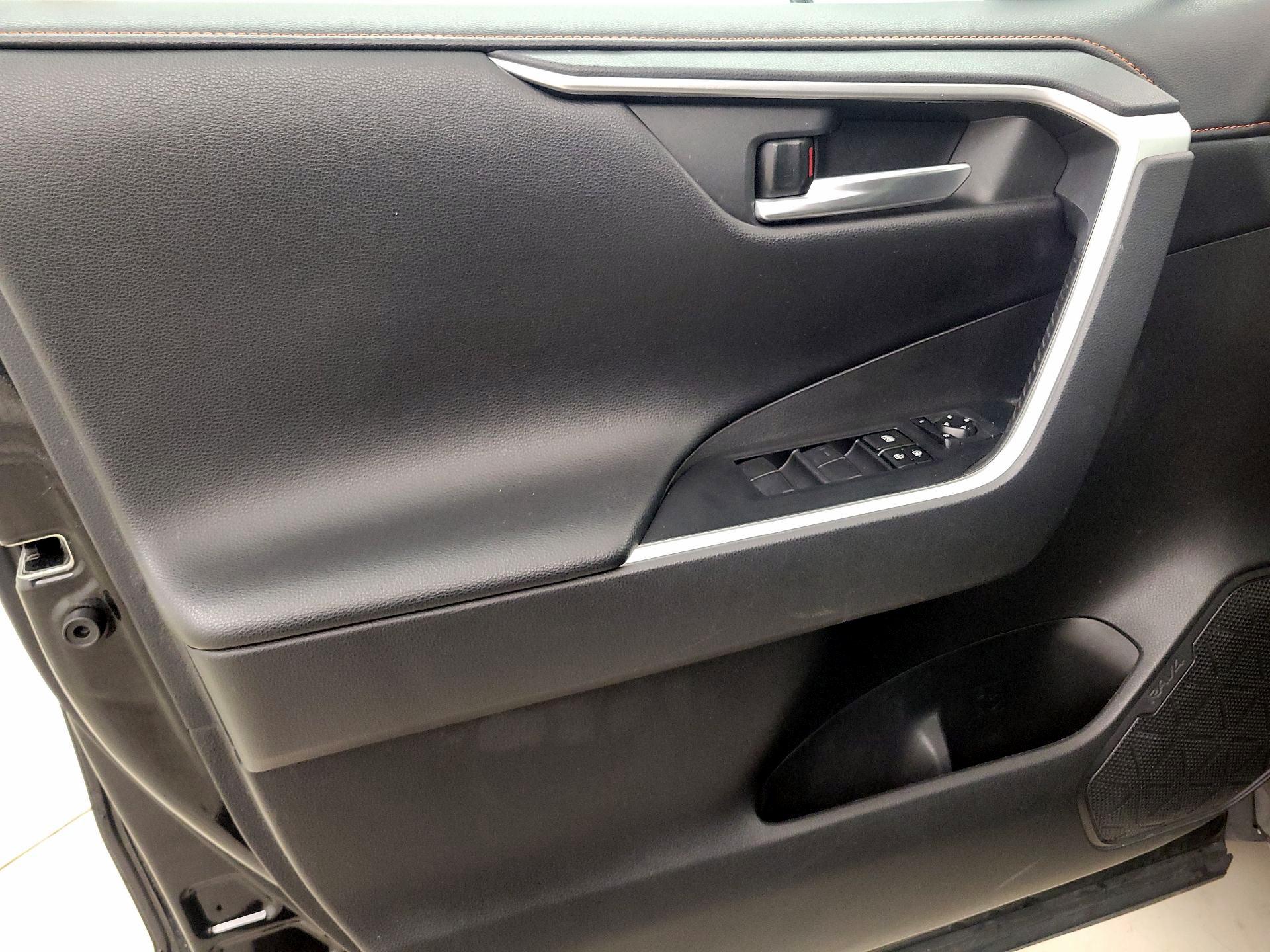 Thumbnail: 2020 Toyota RAV4 - 12