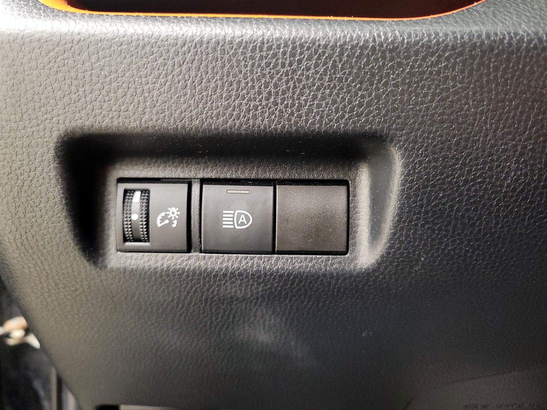 Thumbnail: 2020 Toyota RAV4 - 13