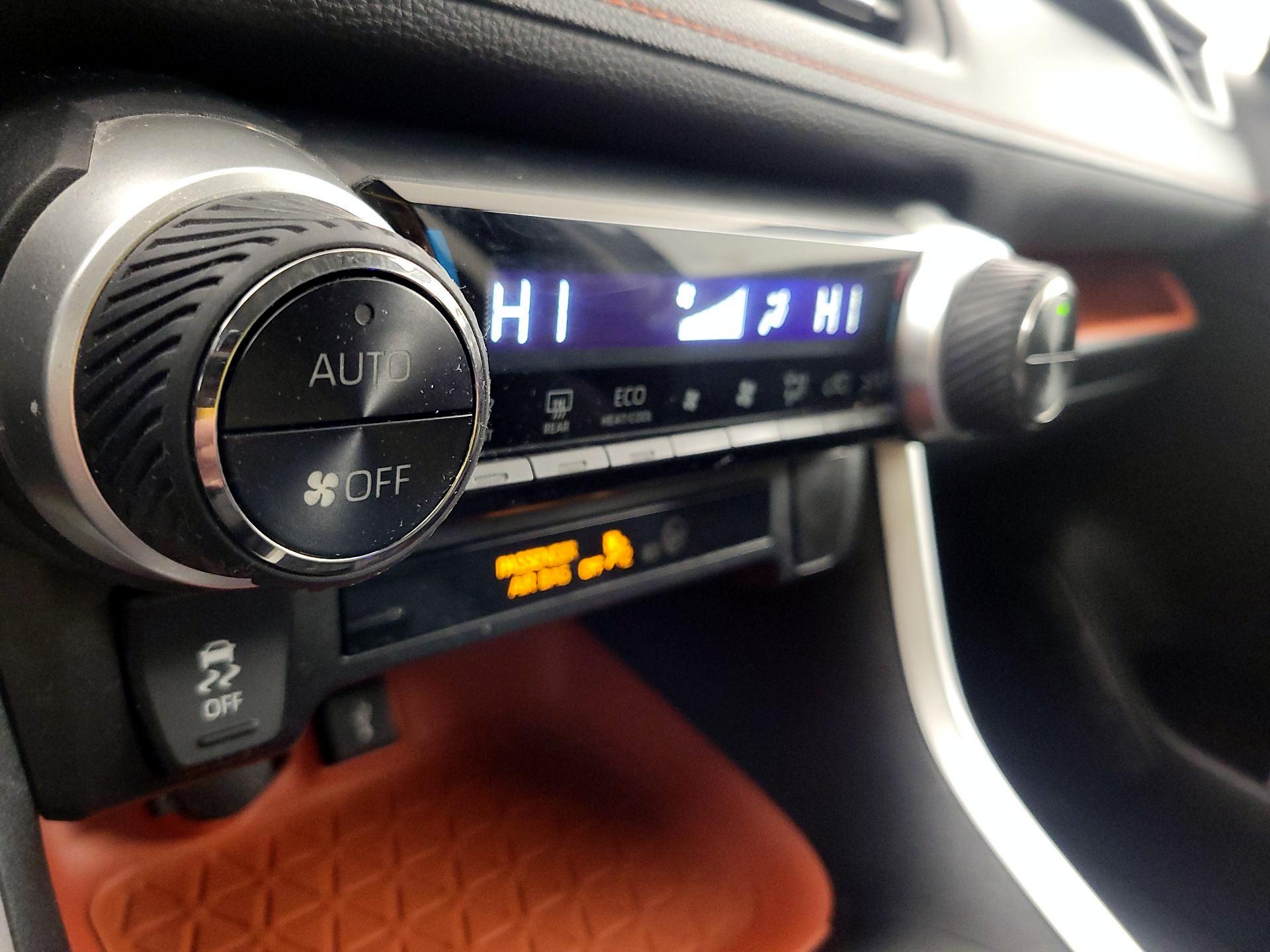 Thumbnail: 2020 Toyota RAV4 - 16