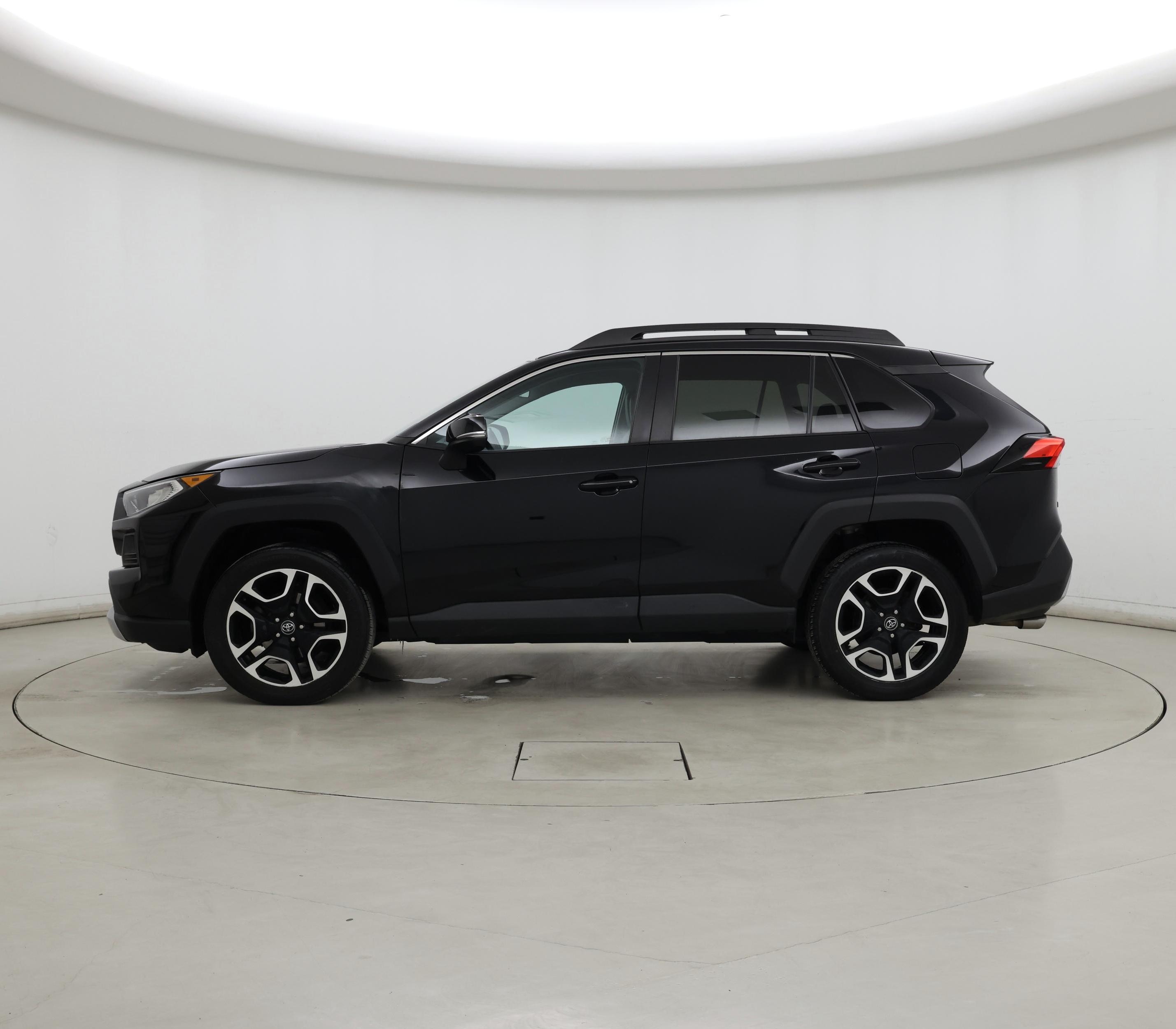 Thumbnail: 2020 Toyota RAV4 - 3