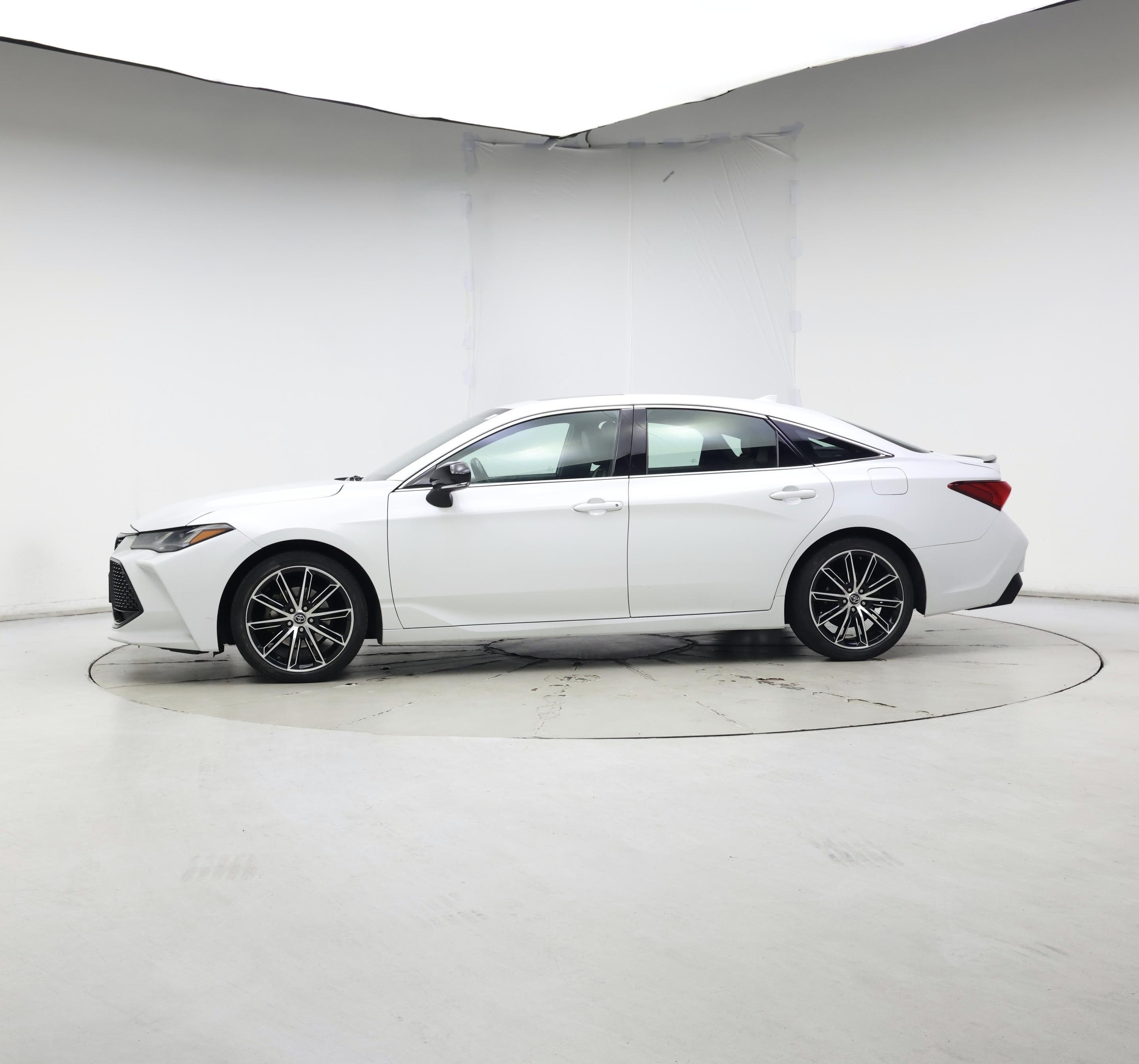 Thumbnail: 2019 Toyota Avalon - 3