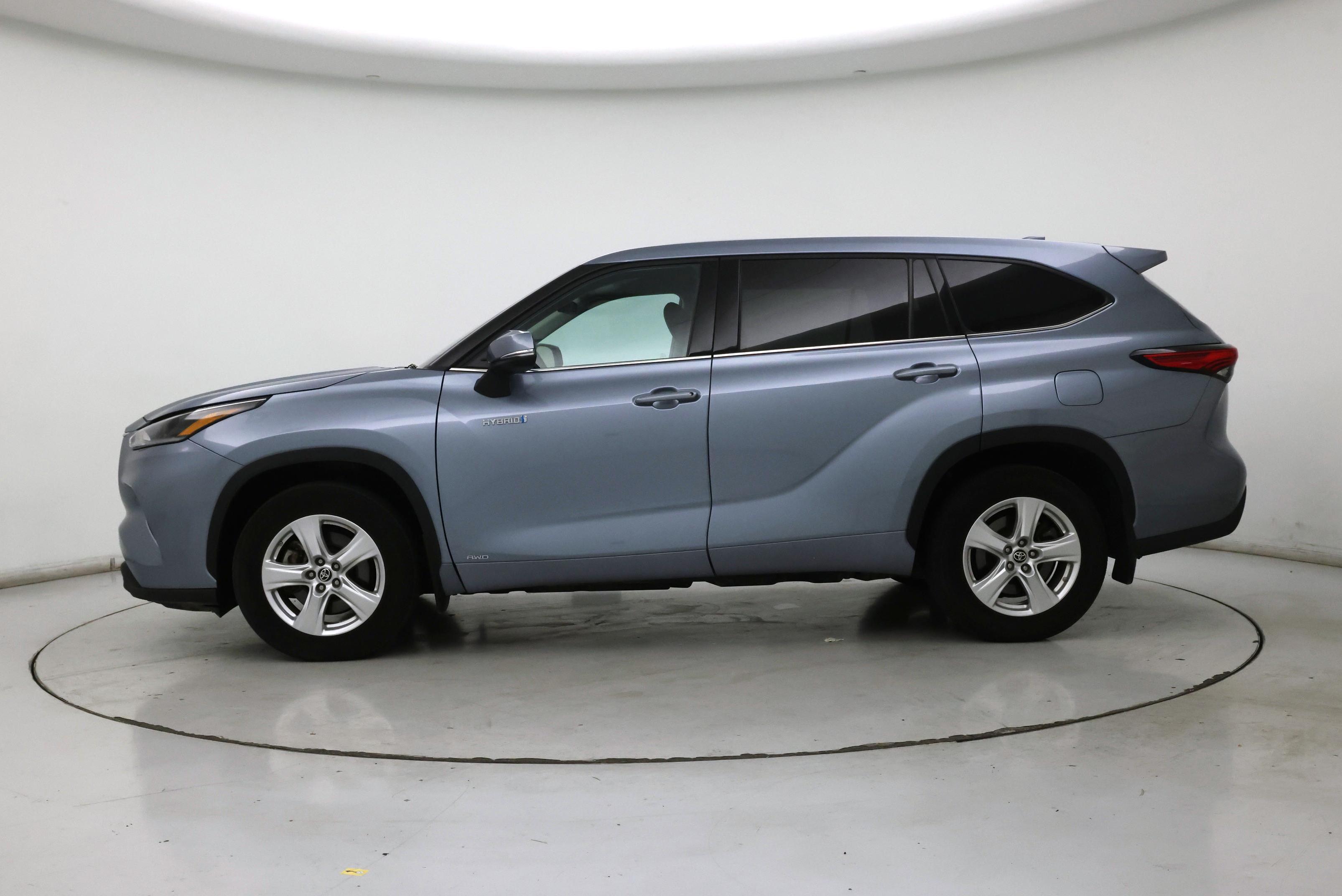 Thumbnail: 2021 Toyota Highlander - 3