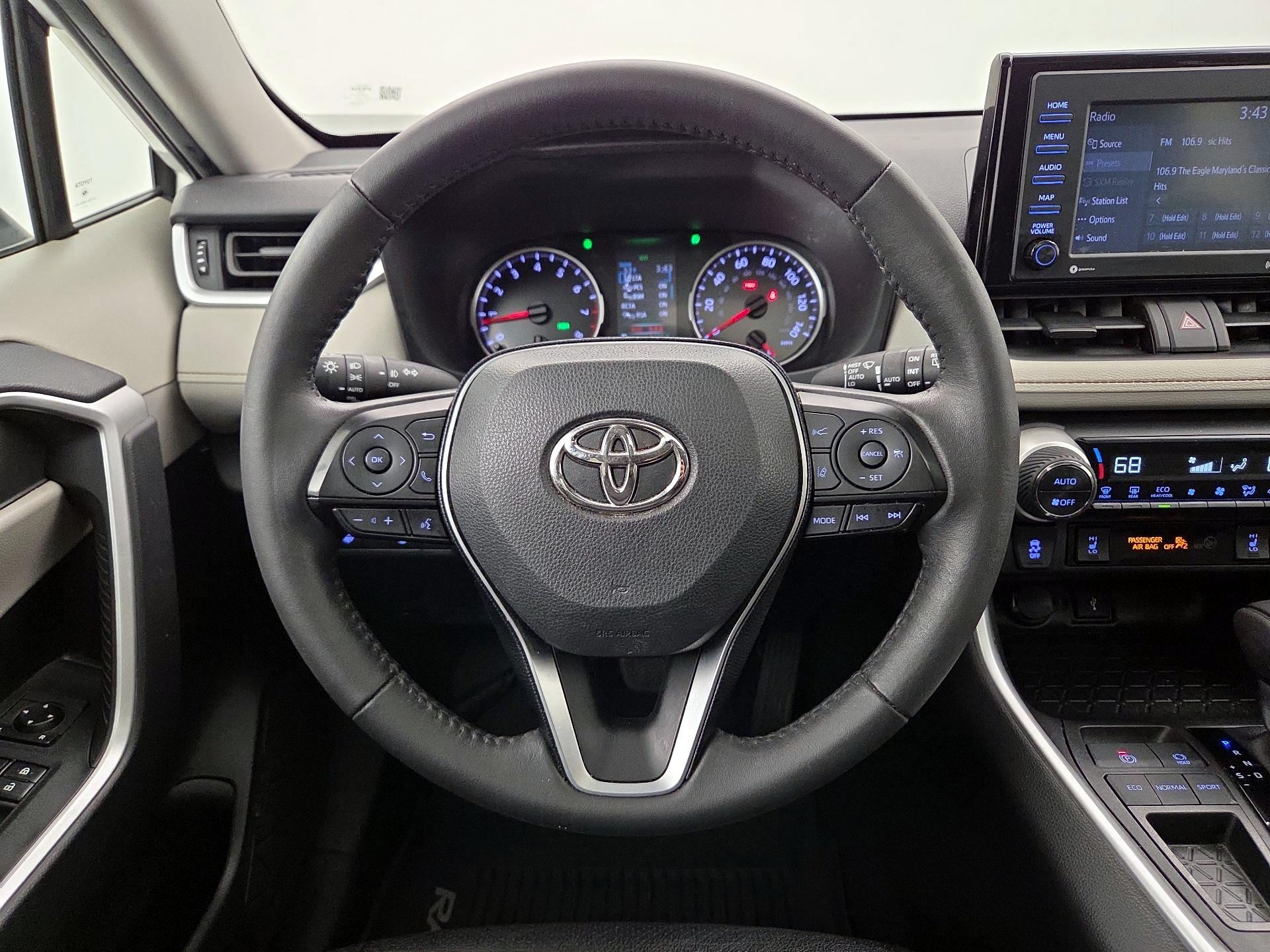 Thumbnail: 2020 Toyota RAV4 - 10