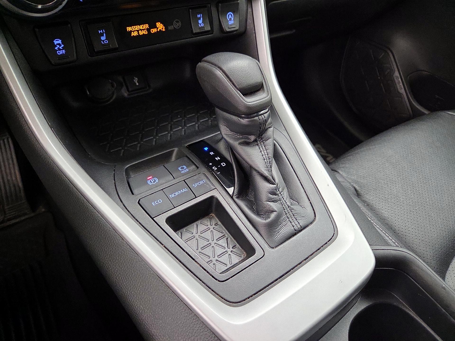 Thumbnail: 2020 Toyota RAV4 - 17