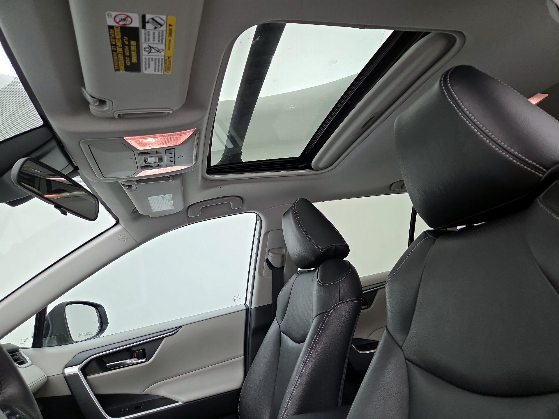 Thumbnail: 2020 Toyota RAV4 - 19