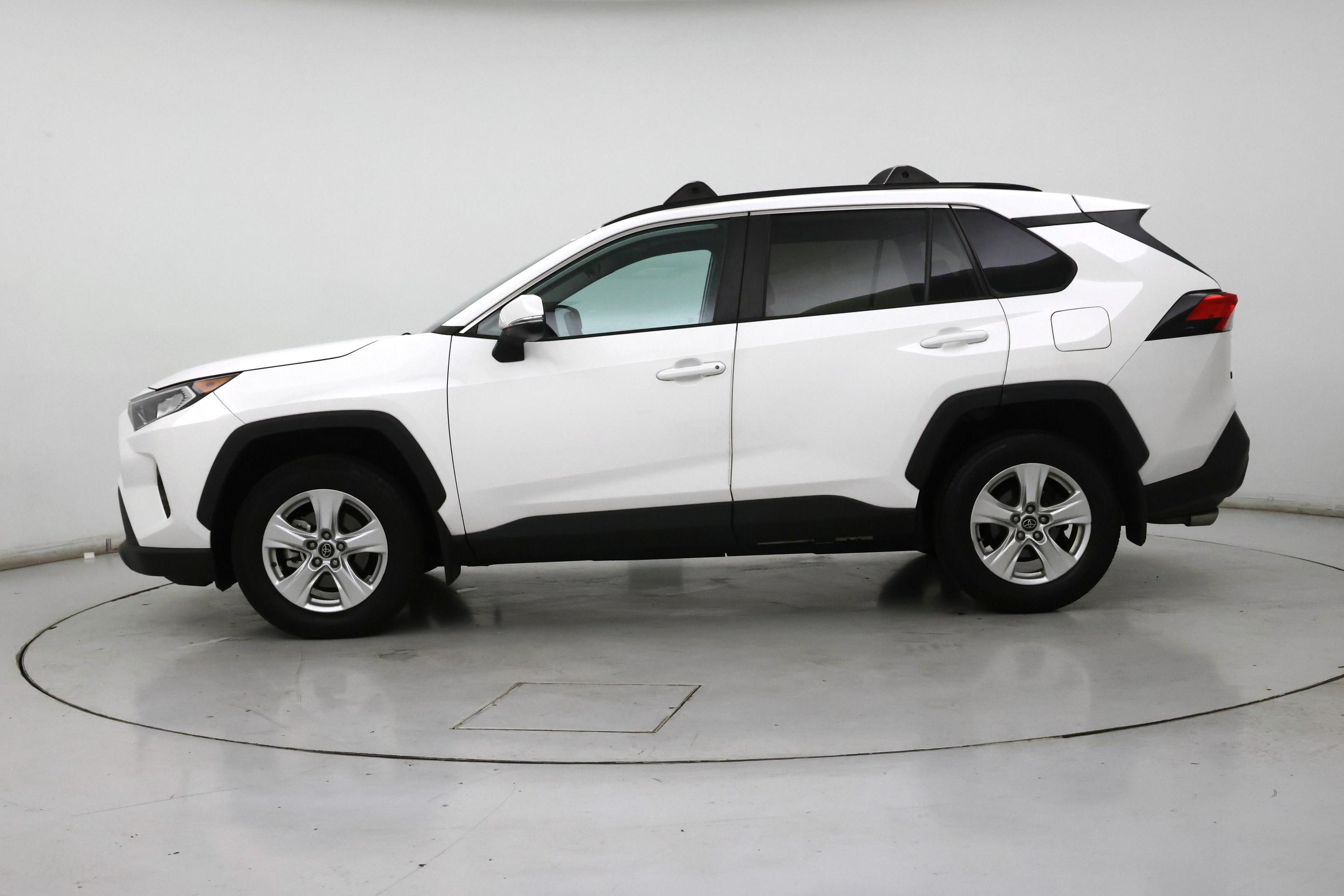 Thumbnail: 2020 Toyota RAV4 - 3