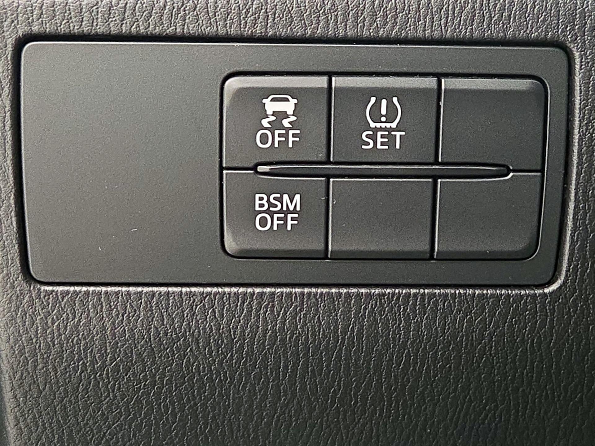 Thumbnail: 2016 Mazda Mazda3 - 13