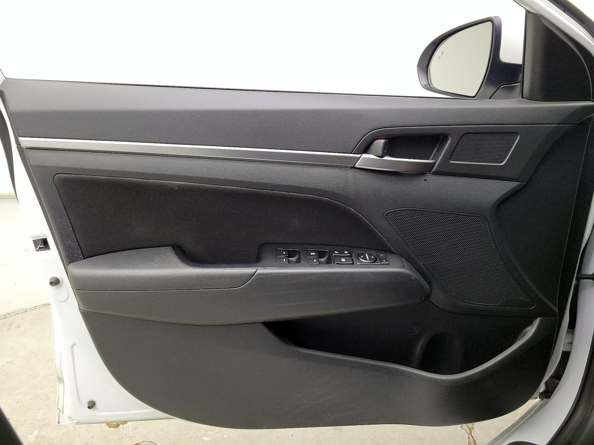 Thumbnail: 2019 Hyundai Elantra - 12