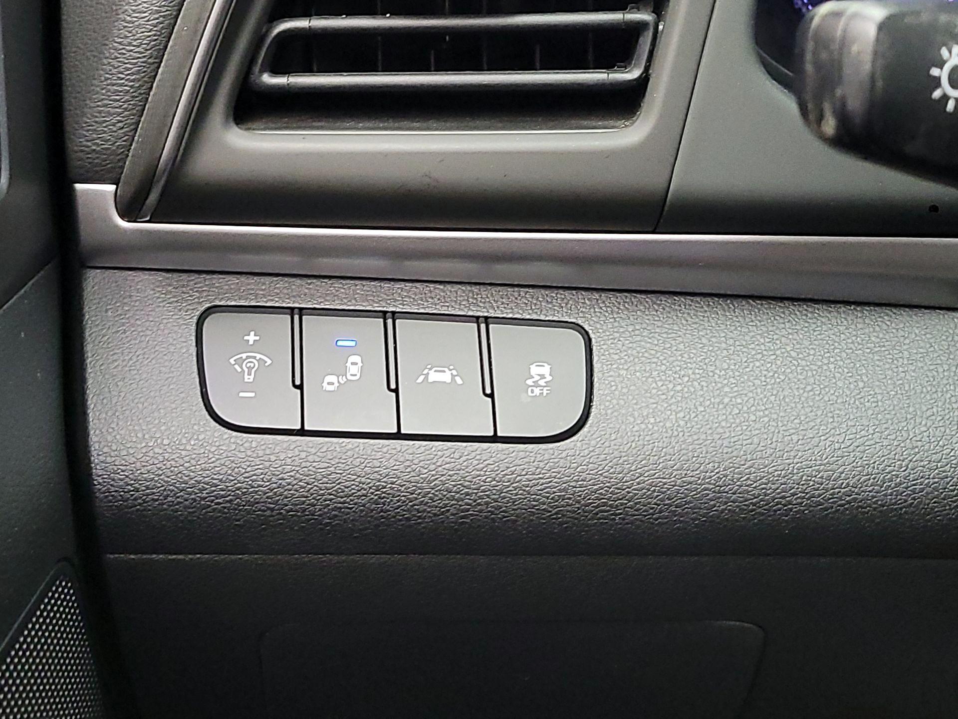 Thumbnail: 2019 Hyundai Elantra - 13